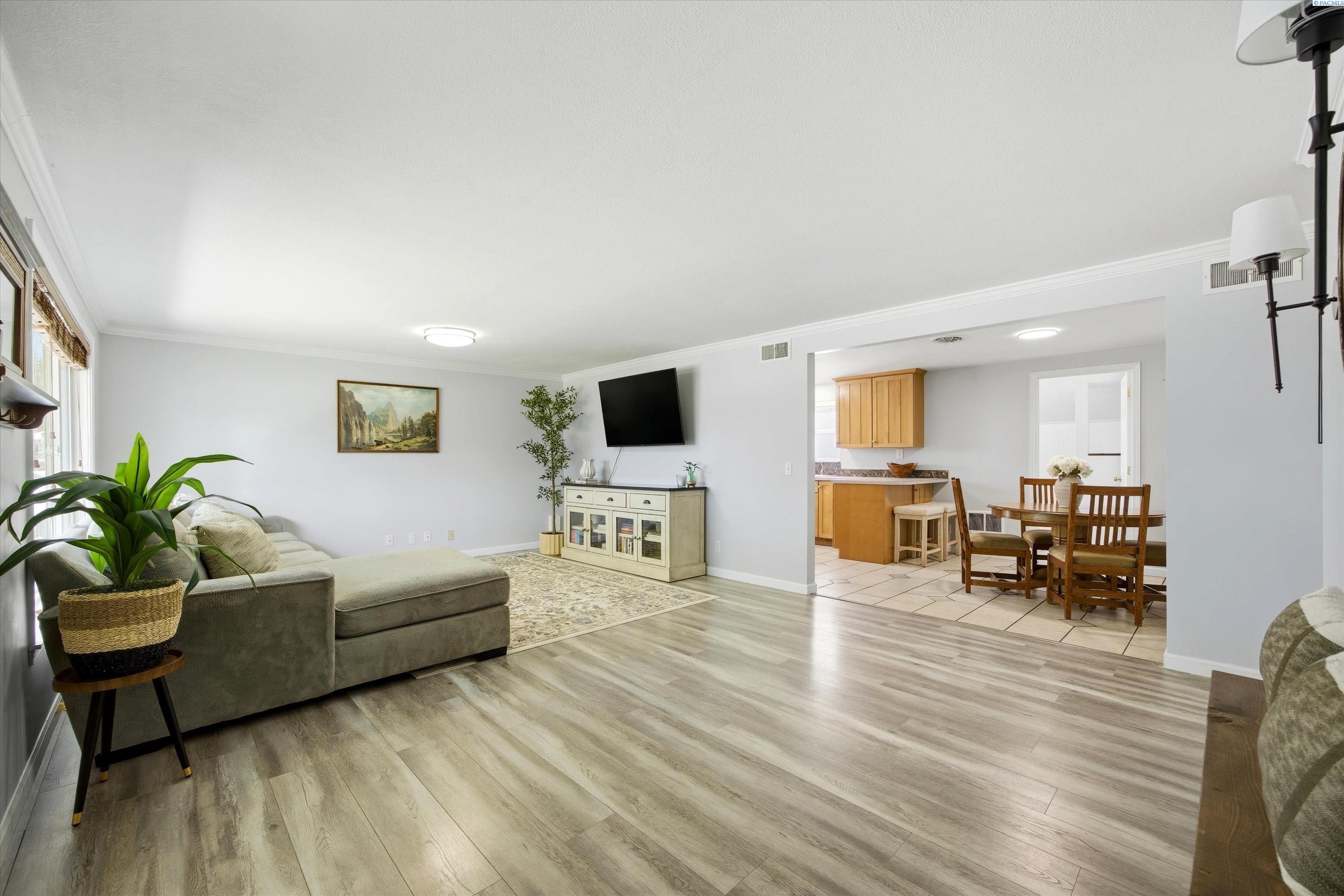 906 Chestnut Ave, Richland, WA 99352