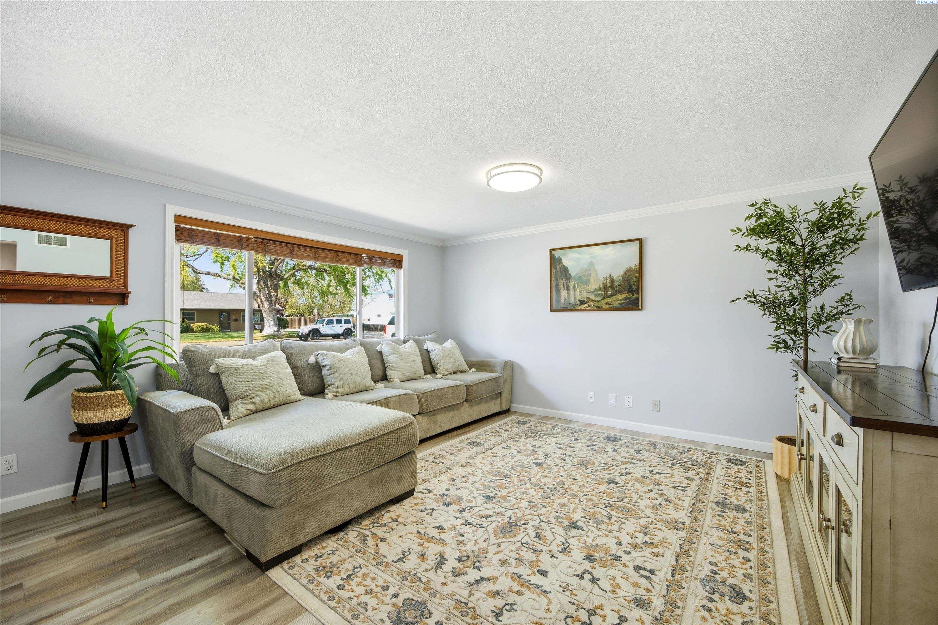 906 Chestnut Ave, Richland, WA 99352