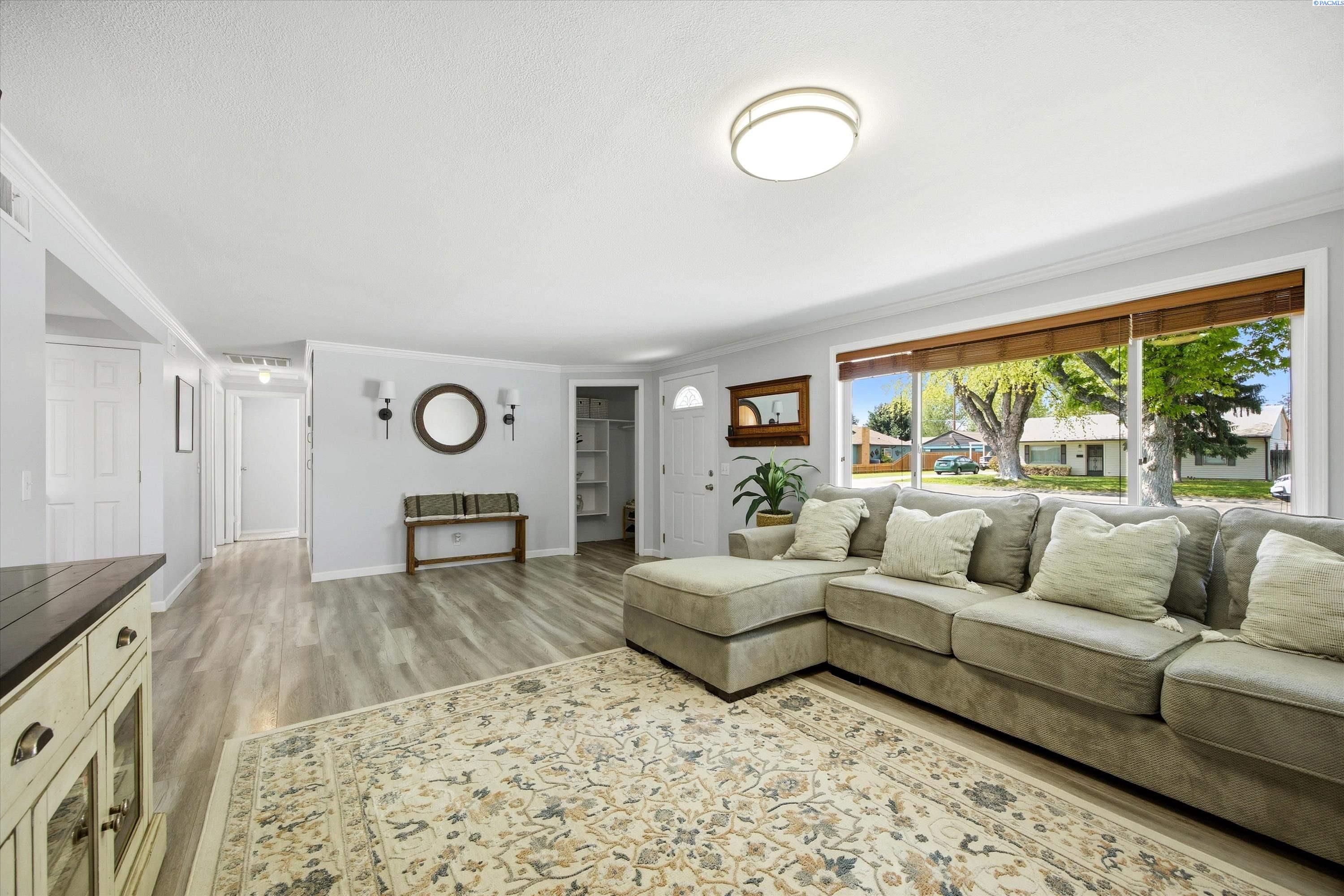 906 Chestnut Ave, Richland, WA 99352