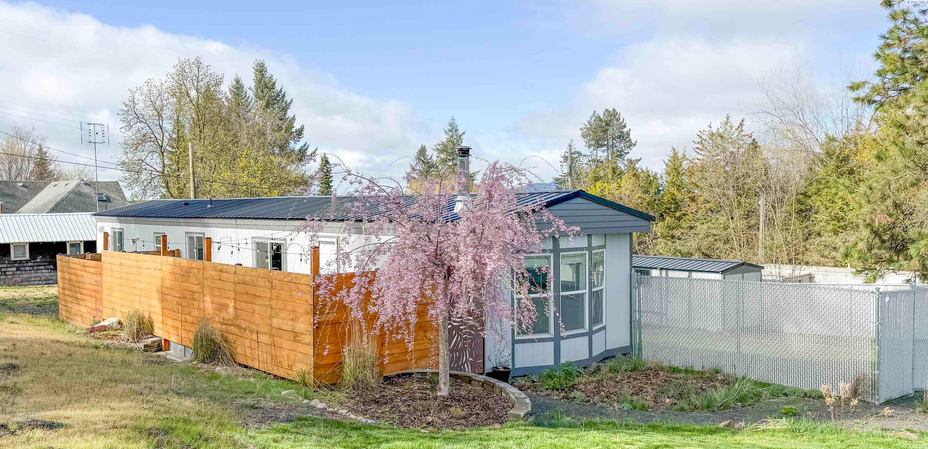 245 E Houghton St, Palouse WA 99161