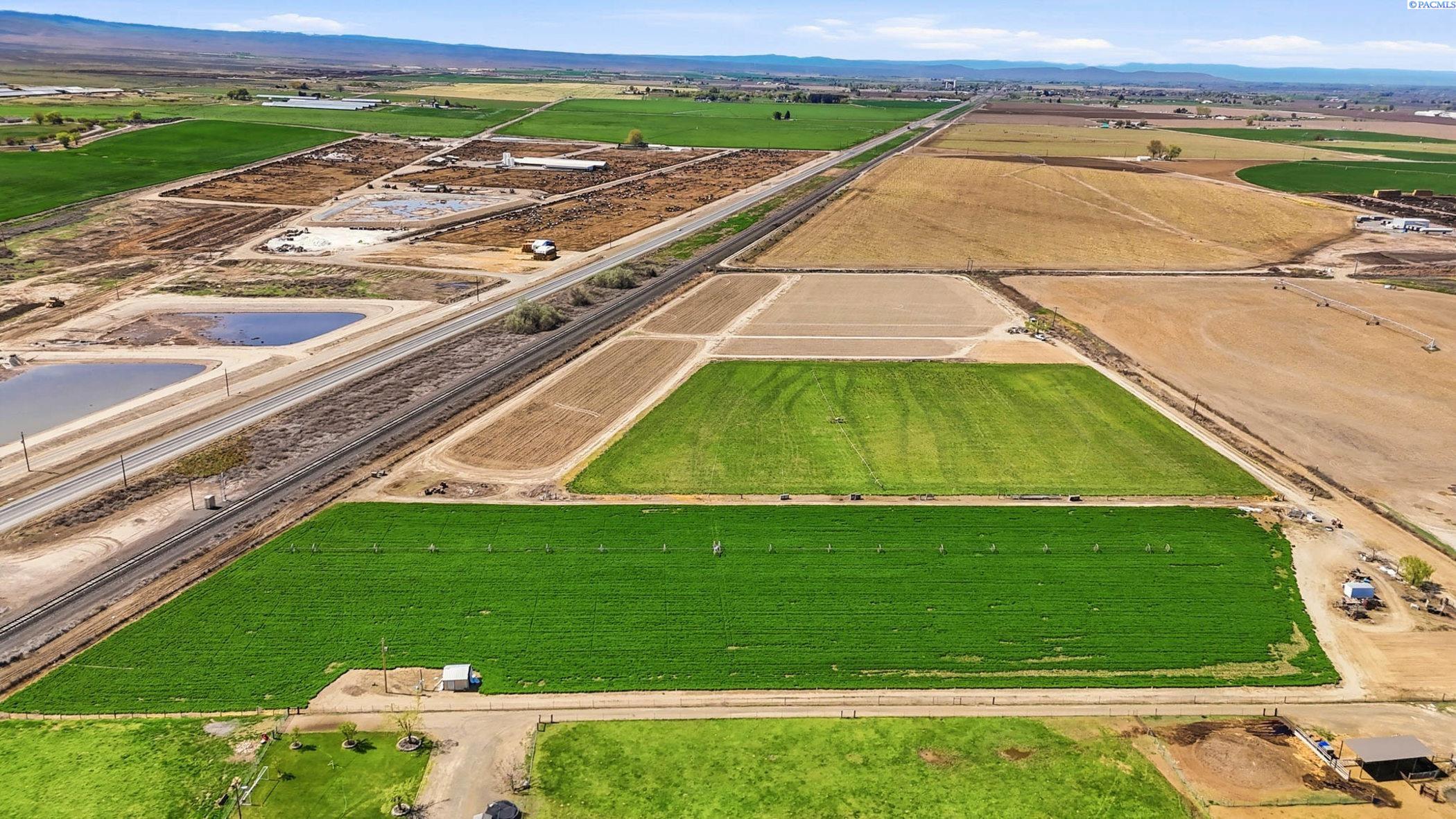 NKA Bus Rd, Mabton WA 98935