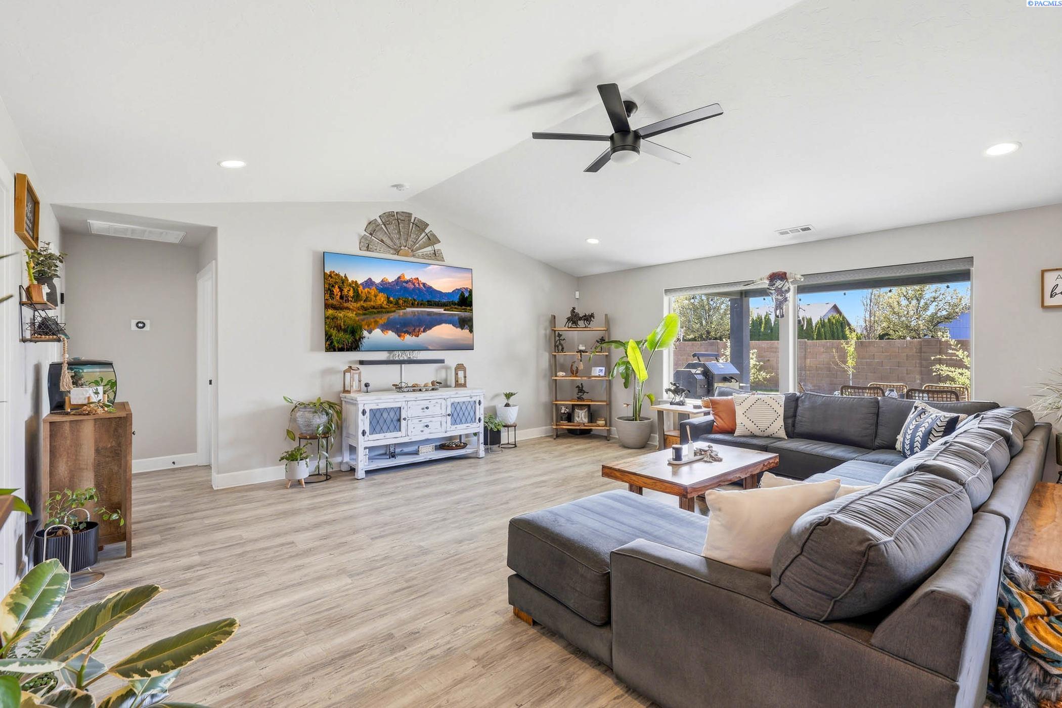 4422 Kitimat Ln, Pasco, WA 99301