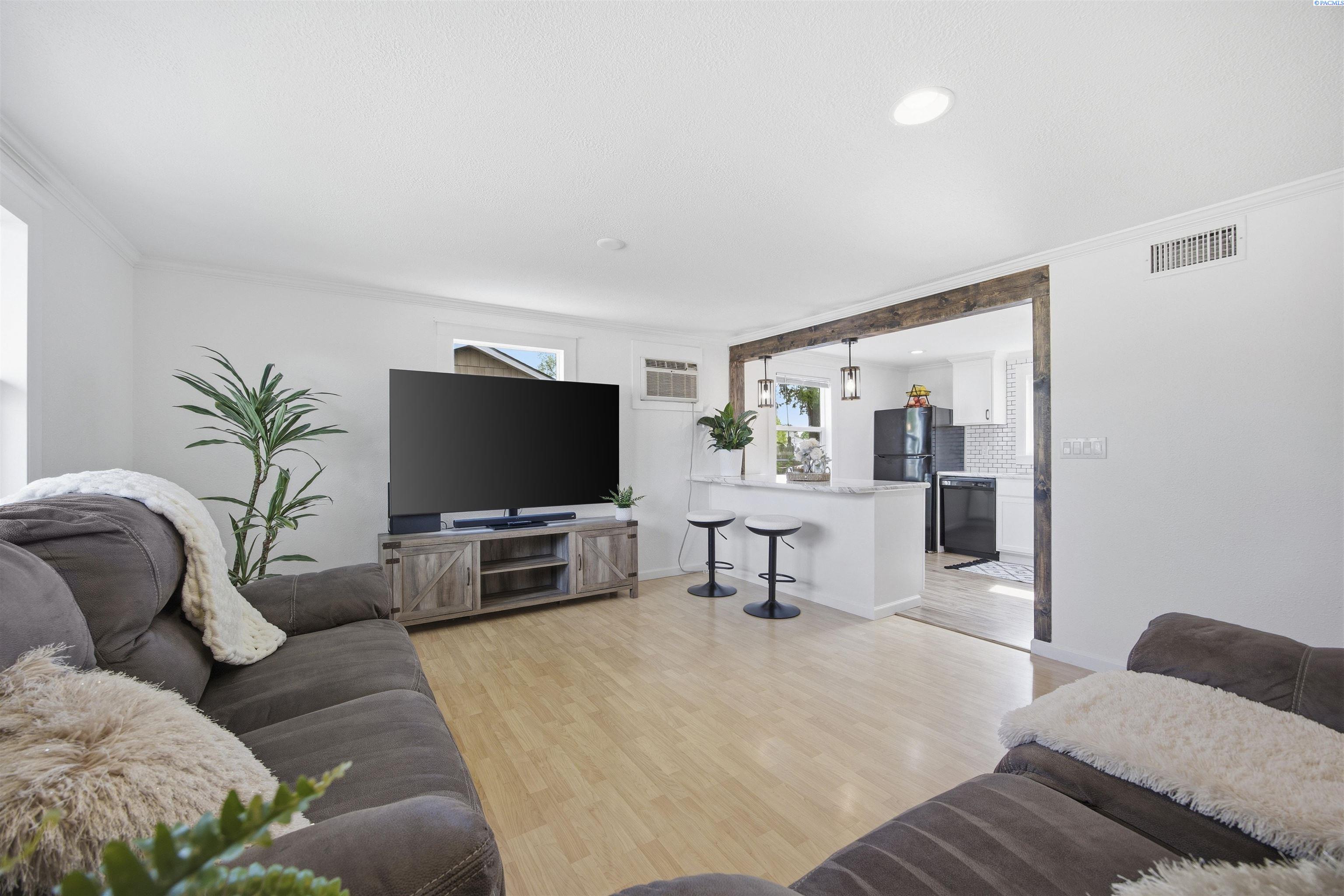 1508 Cottonwood Dr, Richland, WA 99354