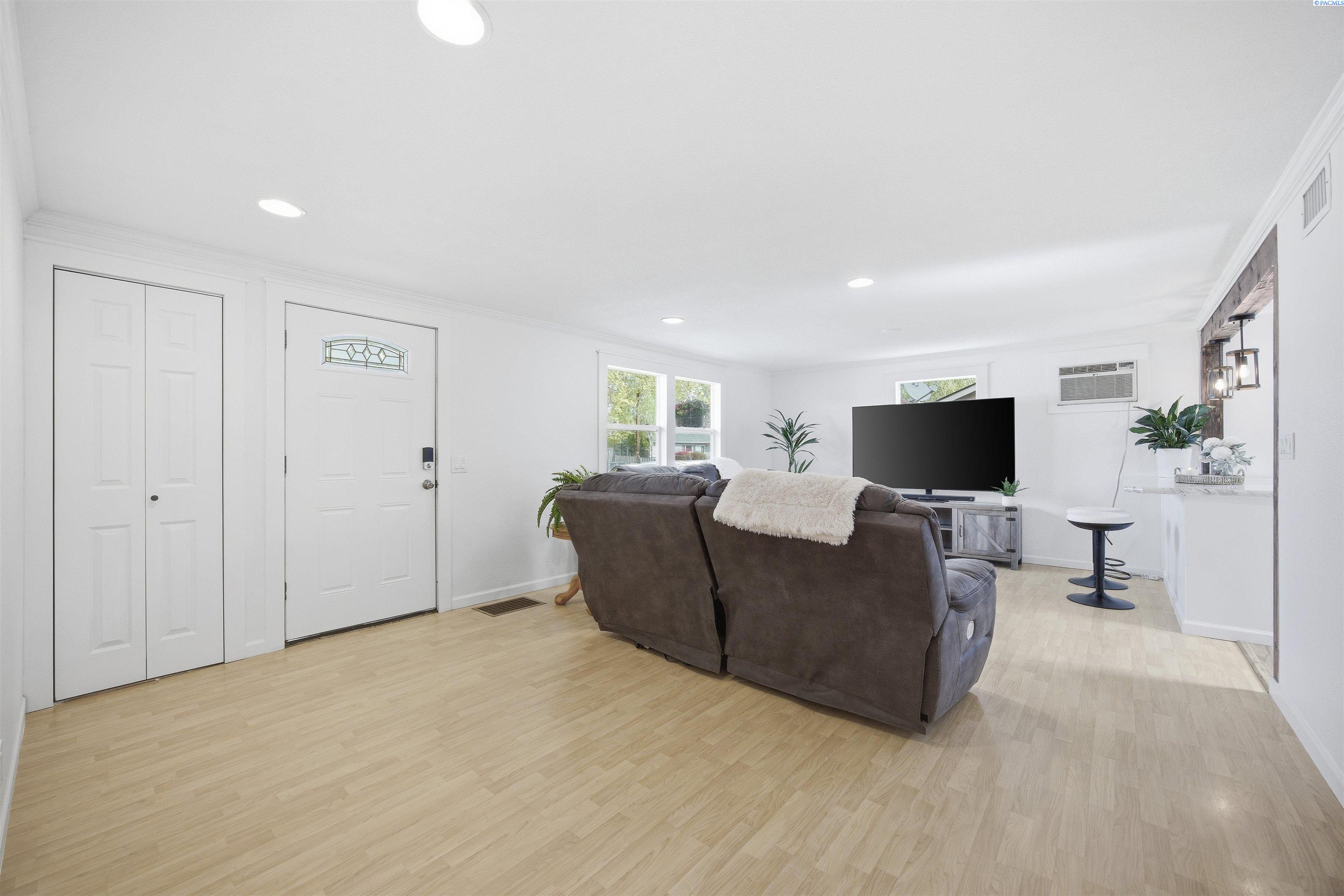 1508 Cottonwood Dr, Richland, WA 99354