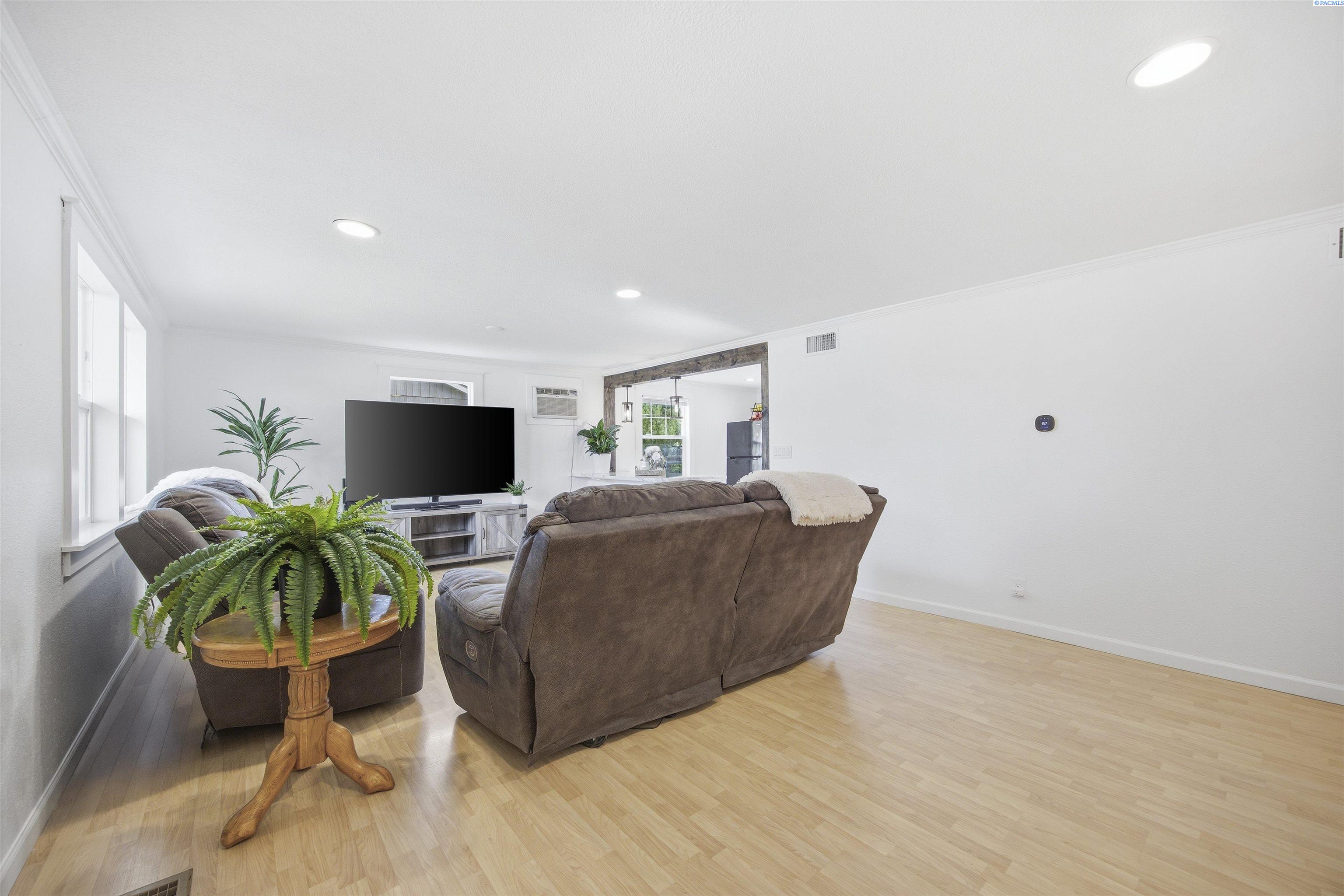 1508 Cottonwood Dr, Richland, WA 99354