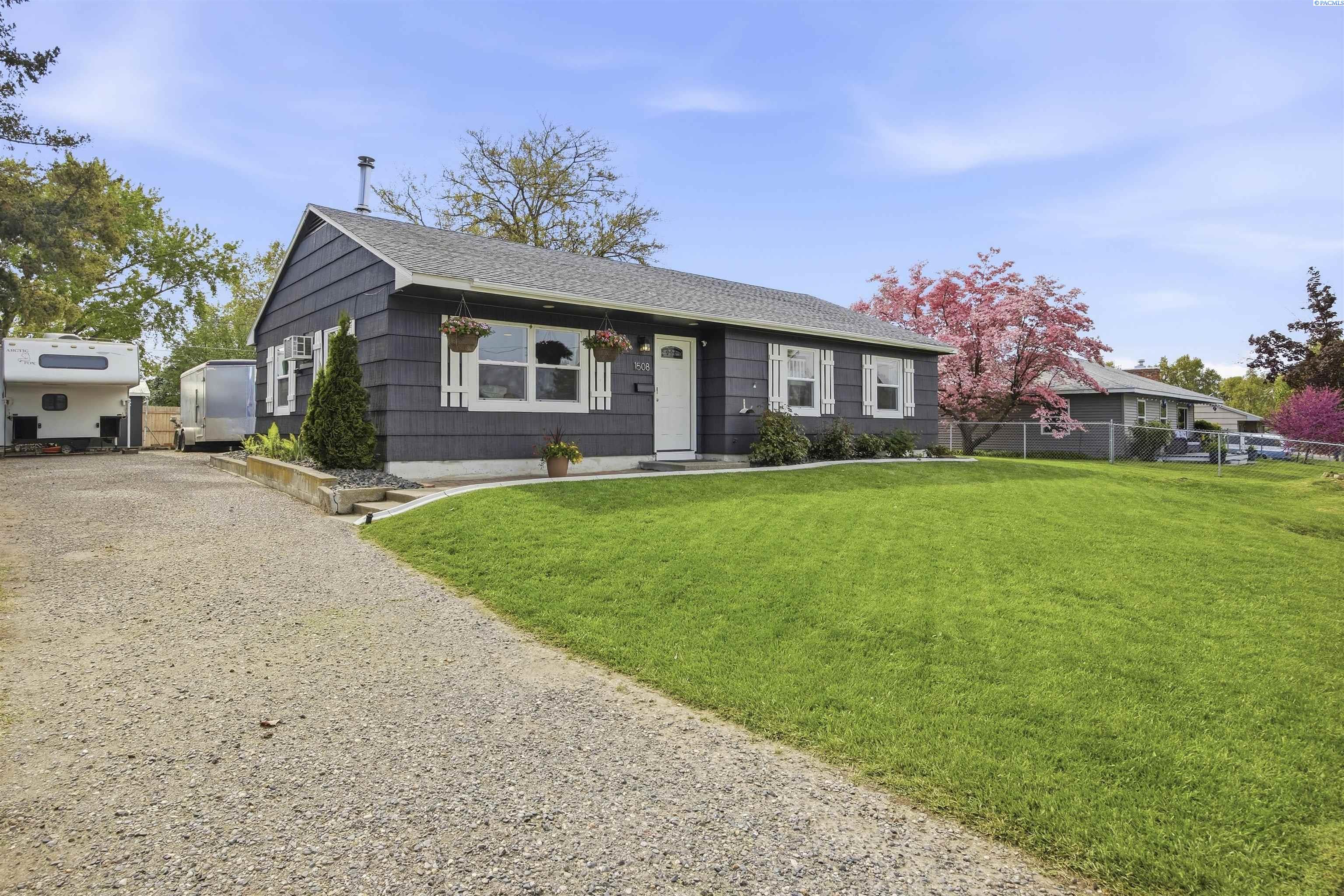 1508 Cottonwood Dr, Richland, WA 99354
