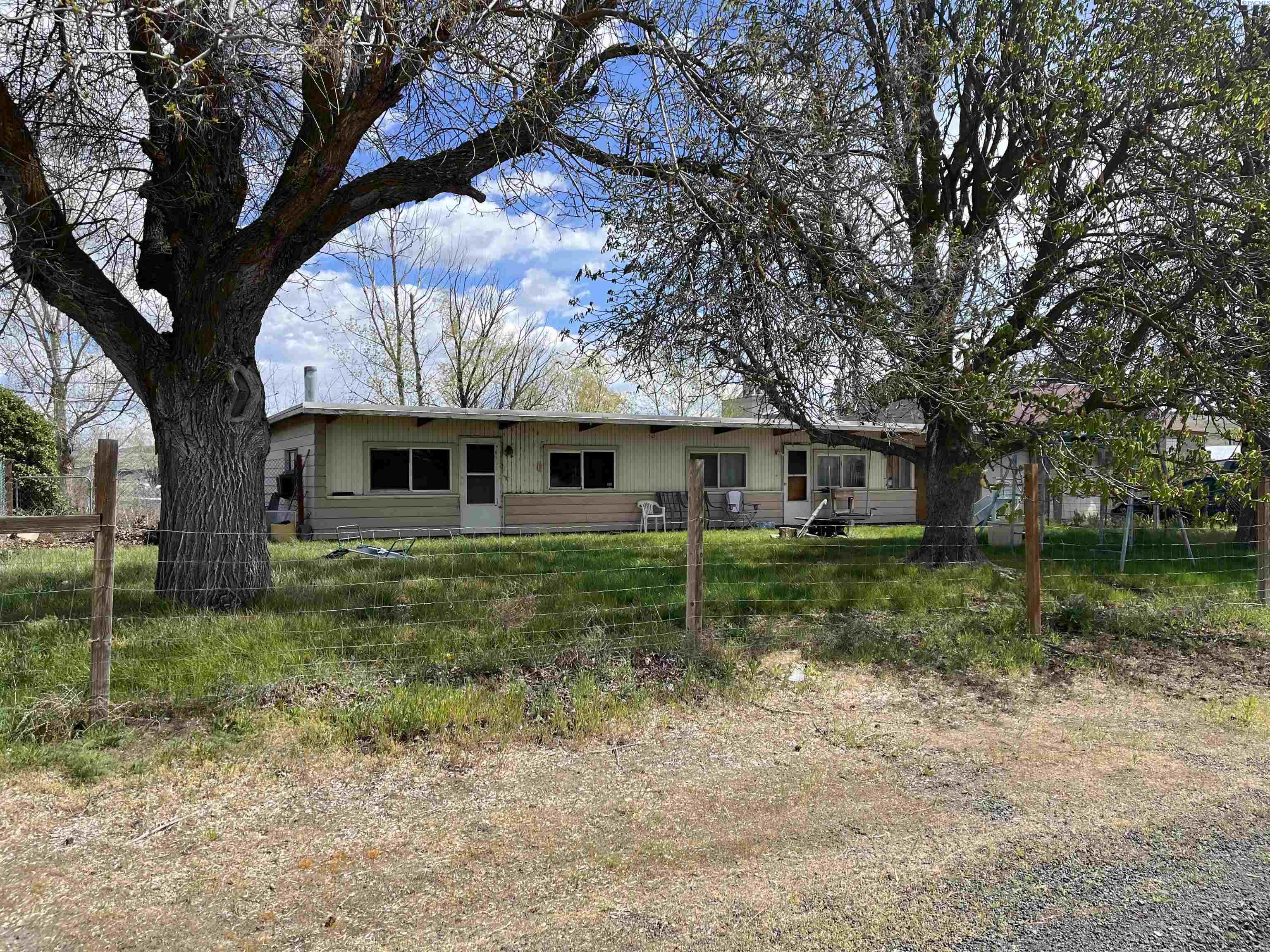 120 Violet Ave, Kahlotus, WA 99335