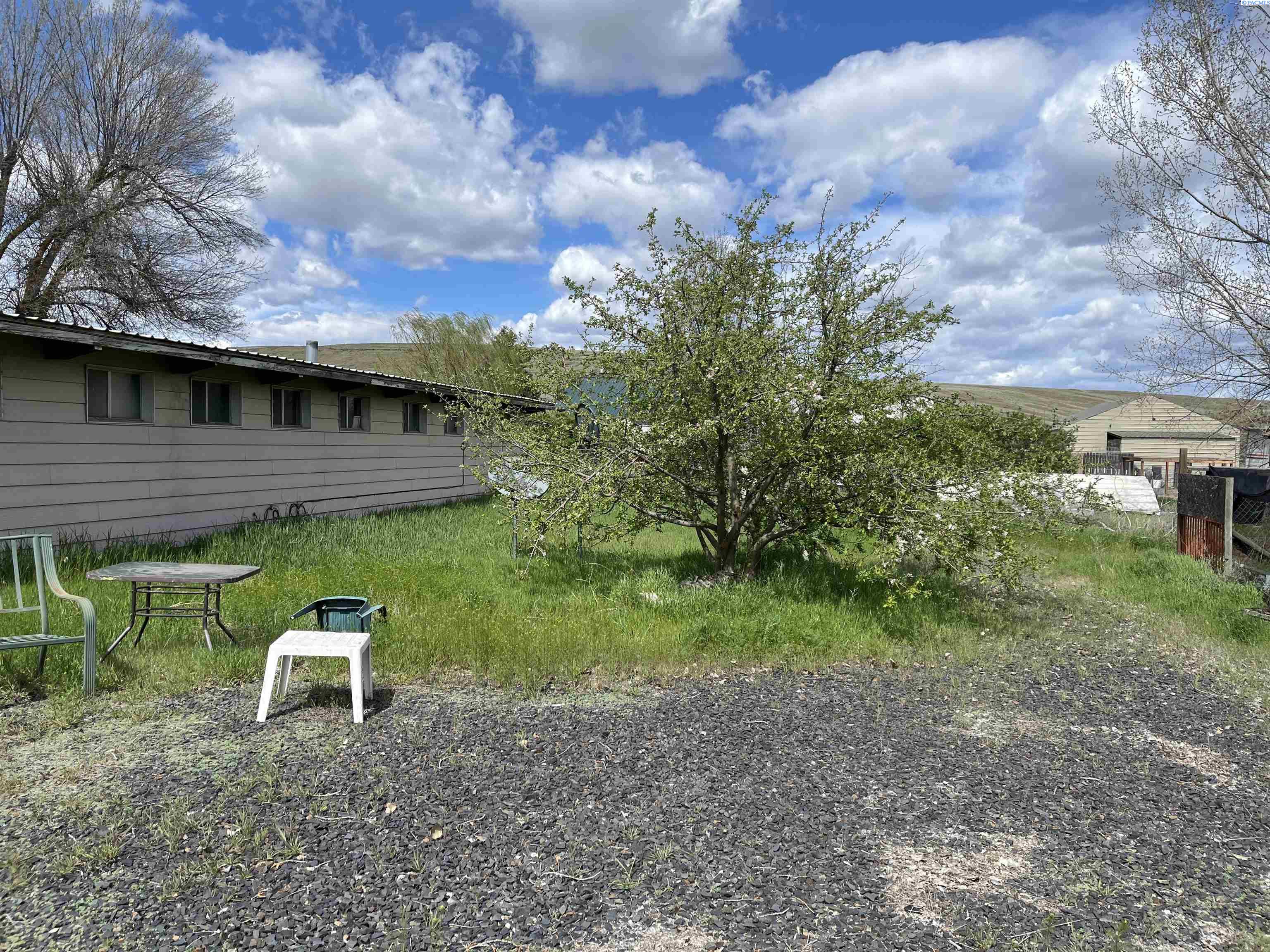 120 Violet Ave, Kahlotus, WA 99335