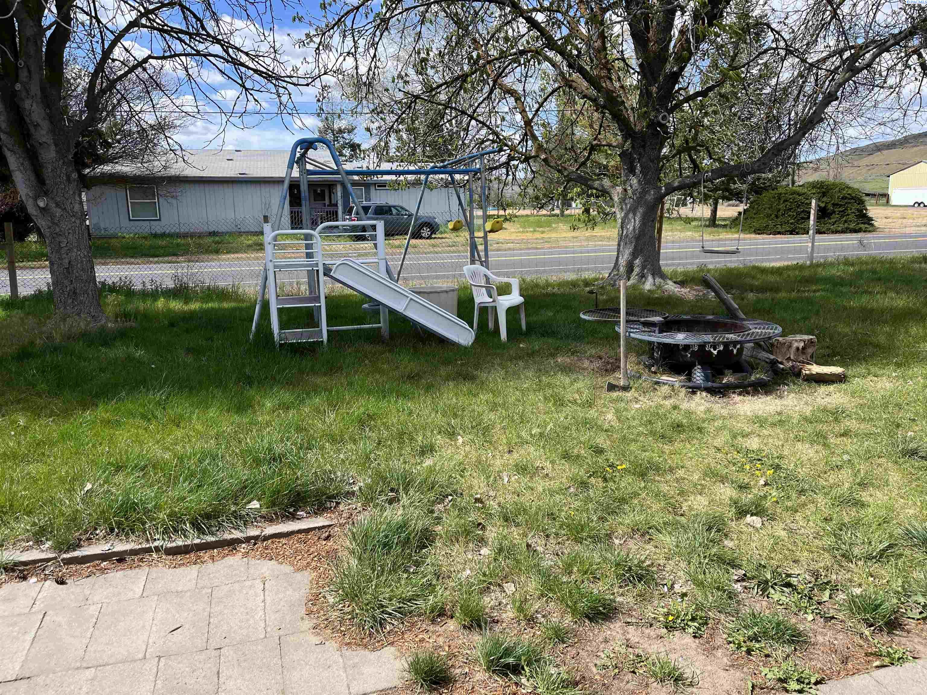 120 Violet Ave, Kahlotus, WA 99335