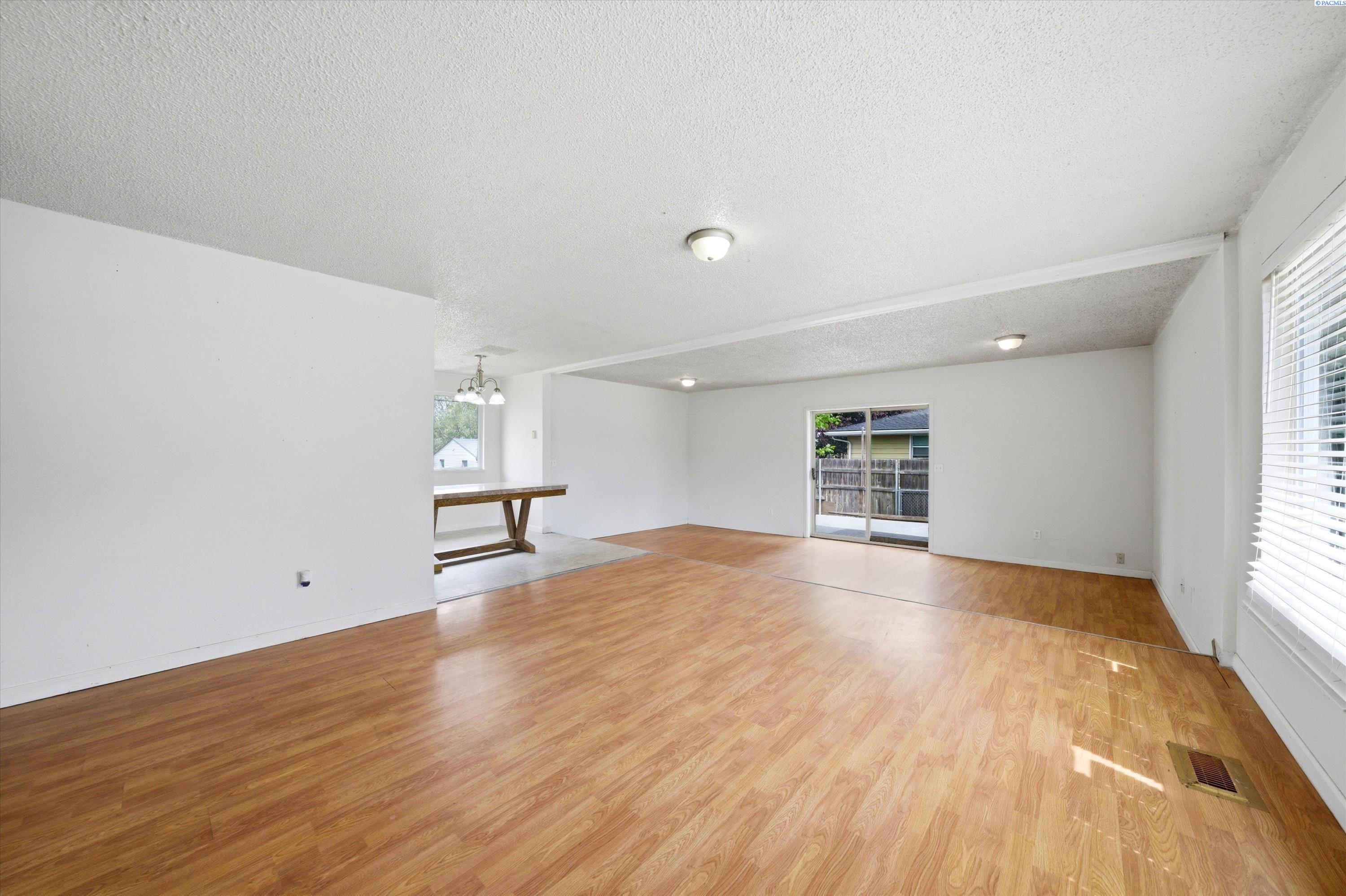 1720 11th Ave, Kennewick, WA 99337