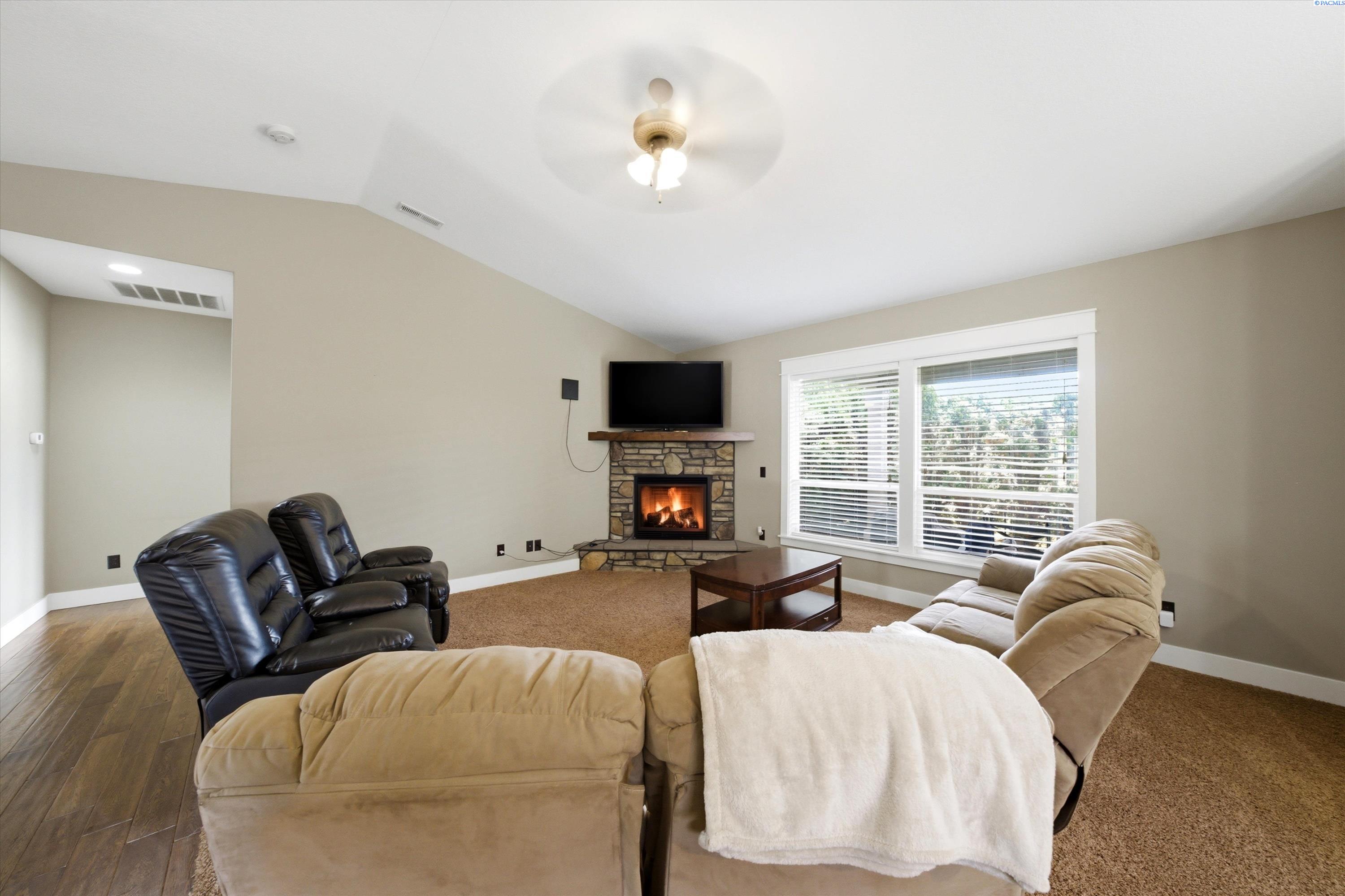 4508 Bermuda Dunes Dr, Pasco, WA 99301