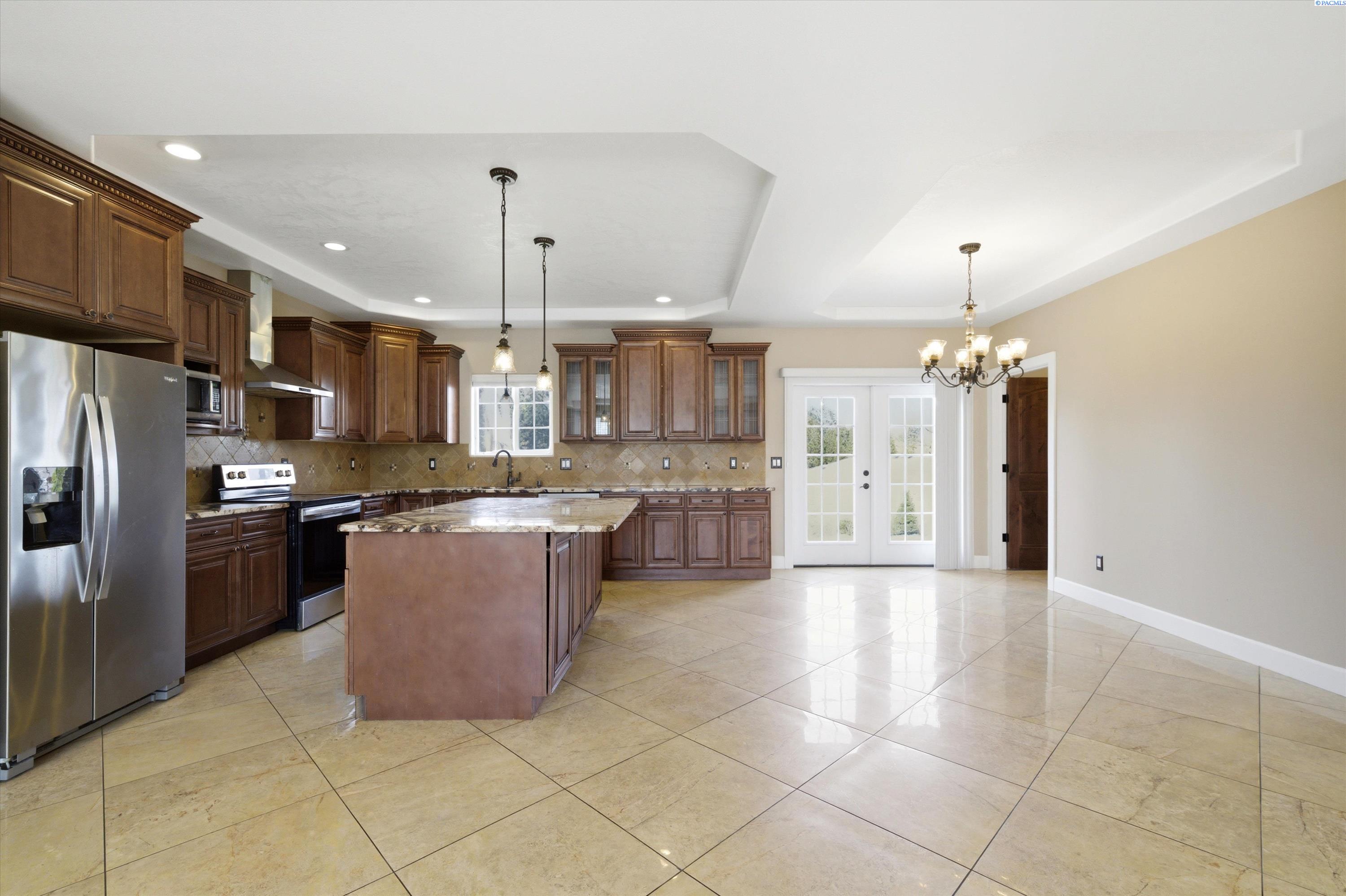 4802 Canal Dr, Kennewick, WA 99336