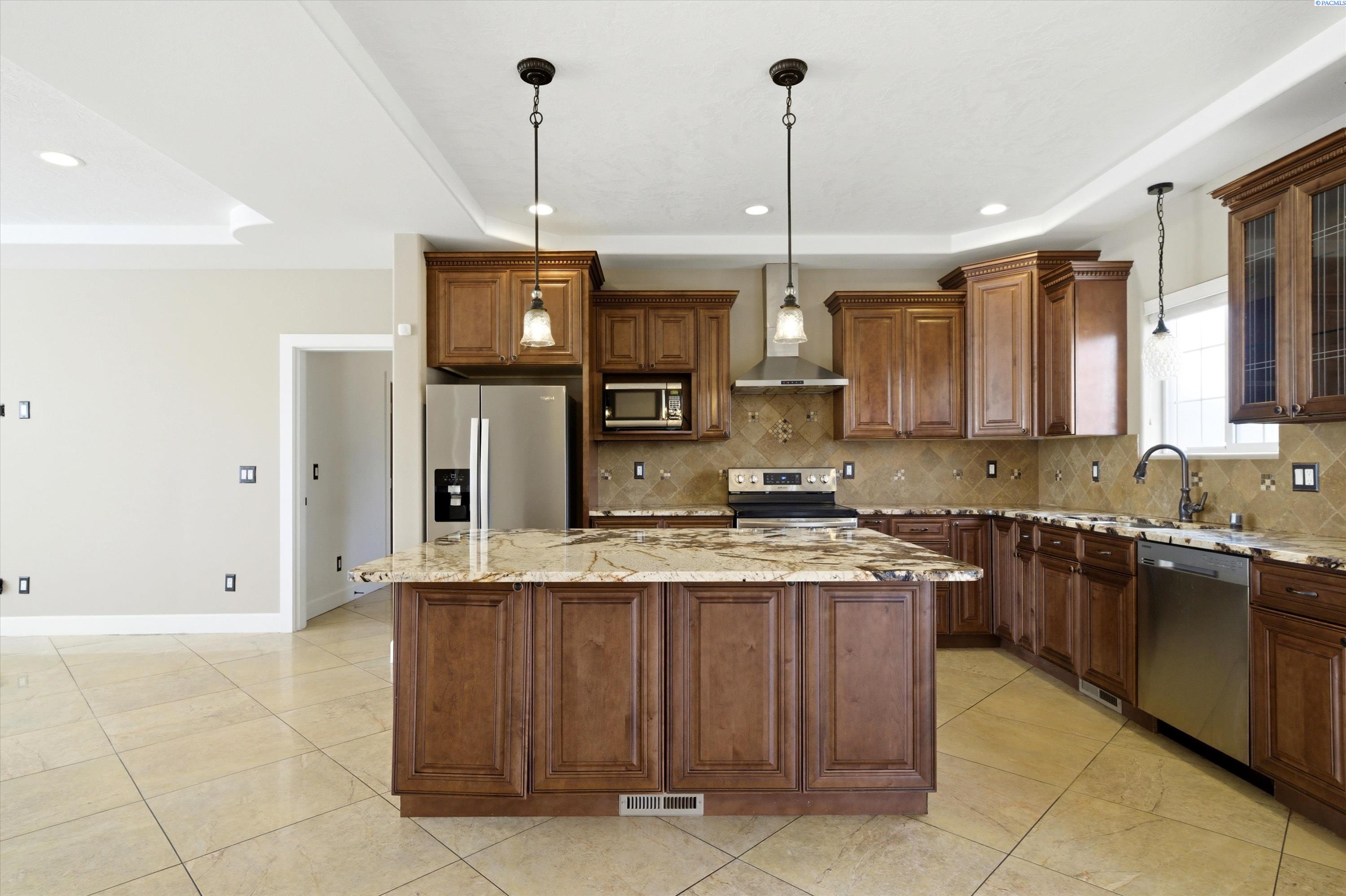 4802 Canal Dr, Kennewick, WA 99336