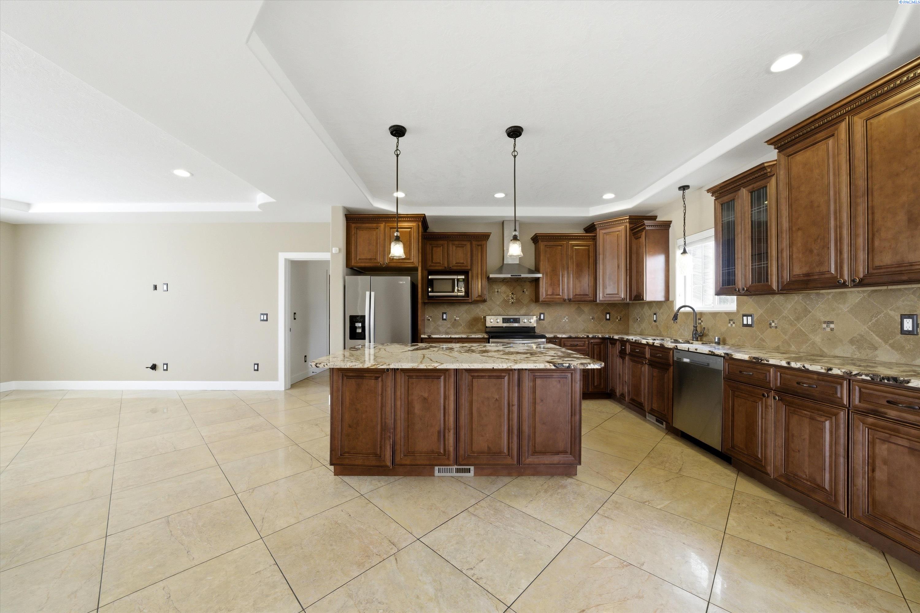 4802 Canal Dr, Kennewick, WA 99336