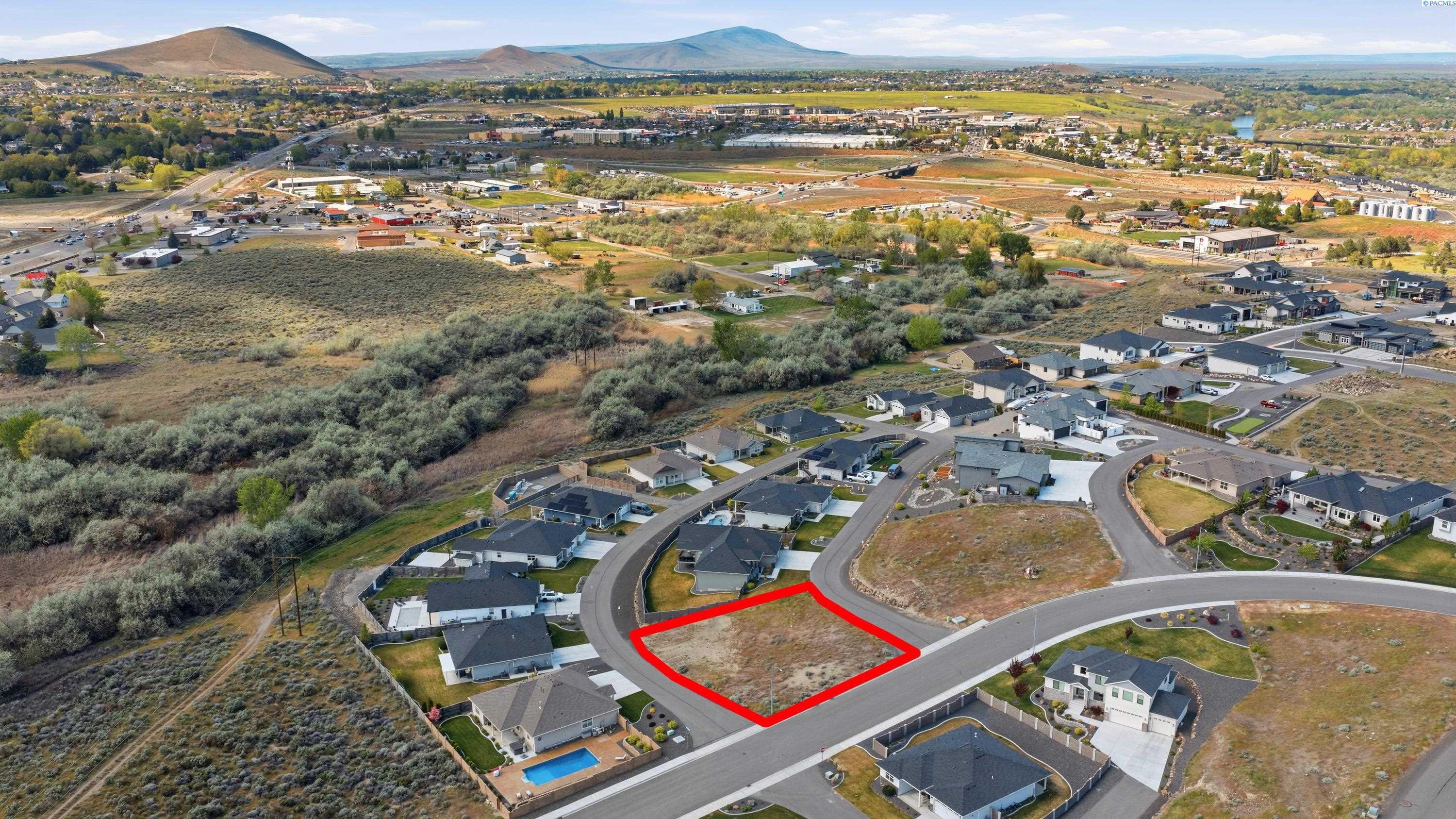 1045 Suncrest Trl, Richland, WA 99352