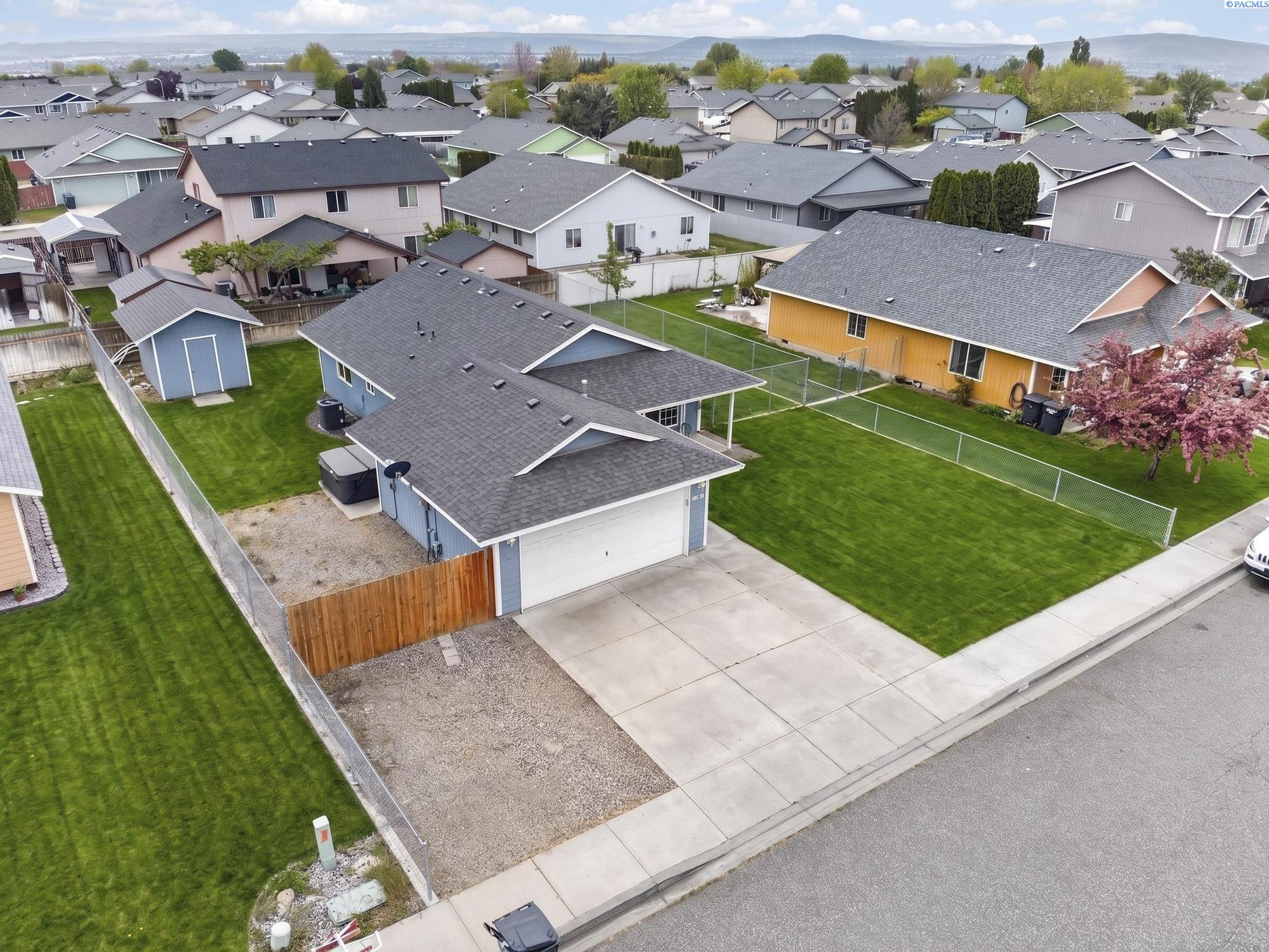 8212 Whidbey Dr, Pasco, WA 99301