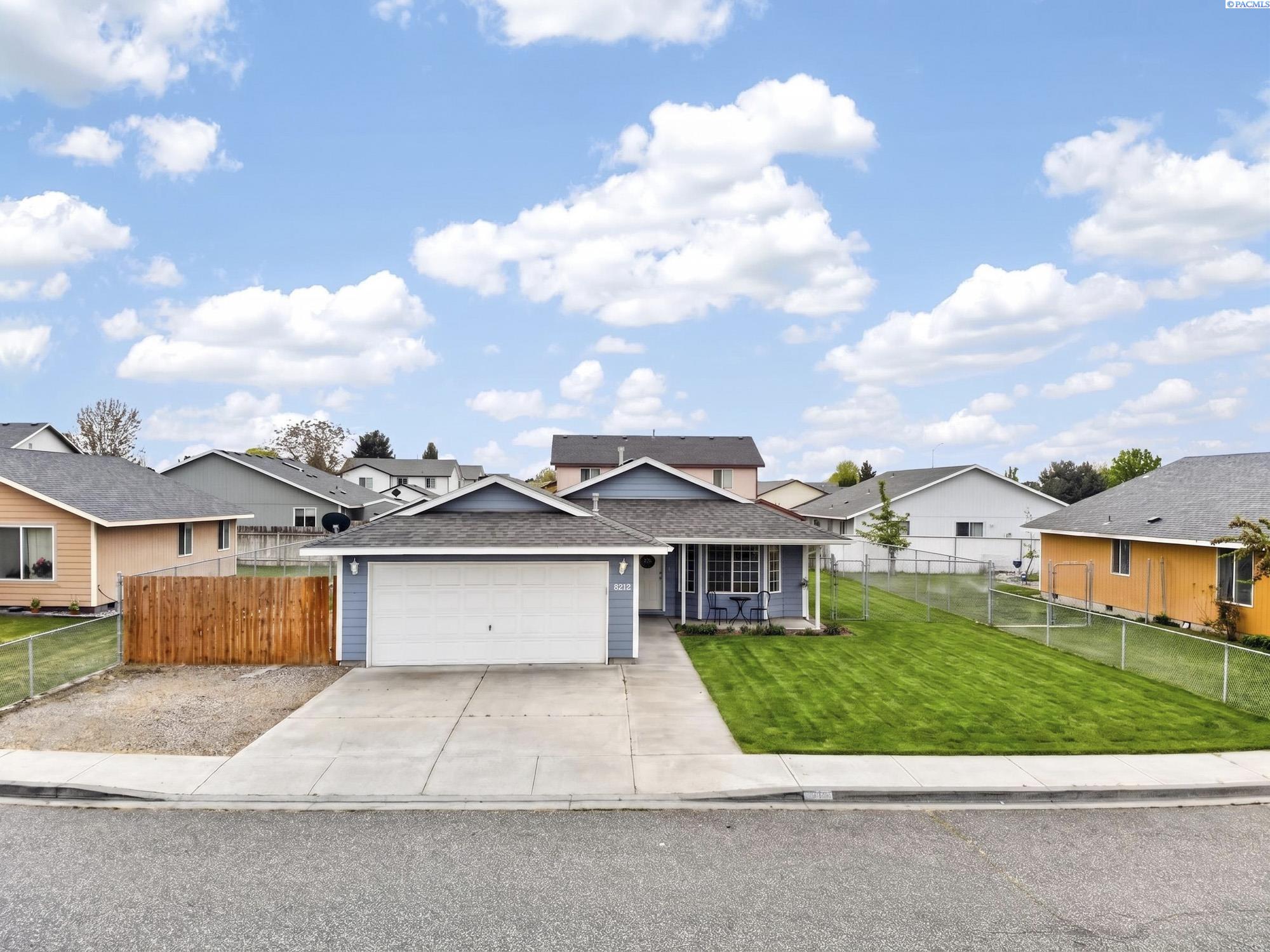 8212 Whidbey Dr, Pasco, WA 99301