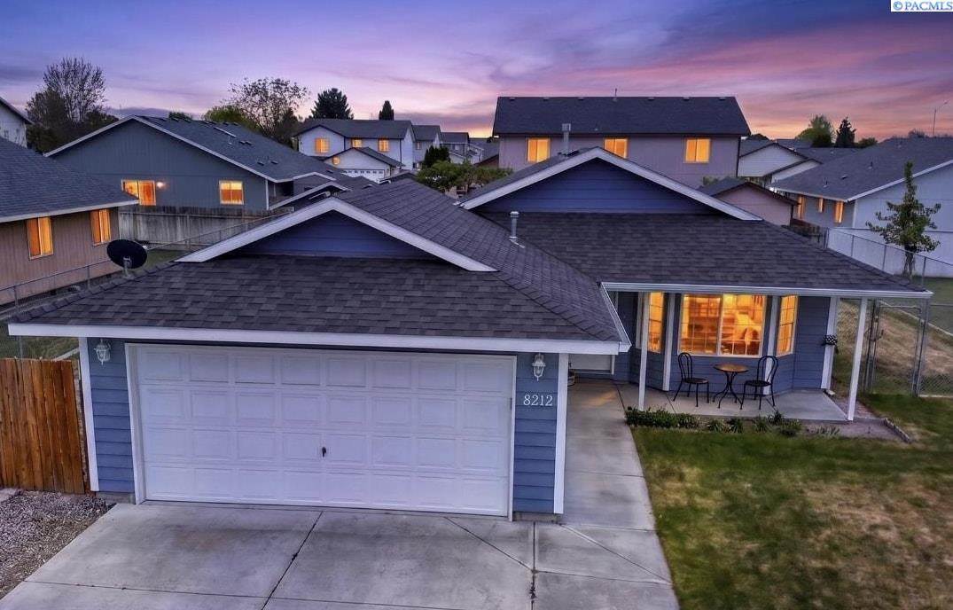 8212 Whidbey Dr, Pasco, WA 99301