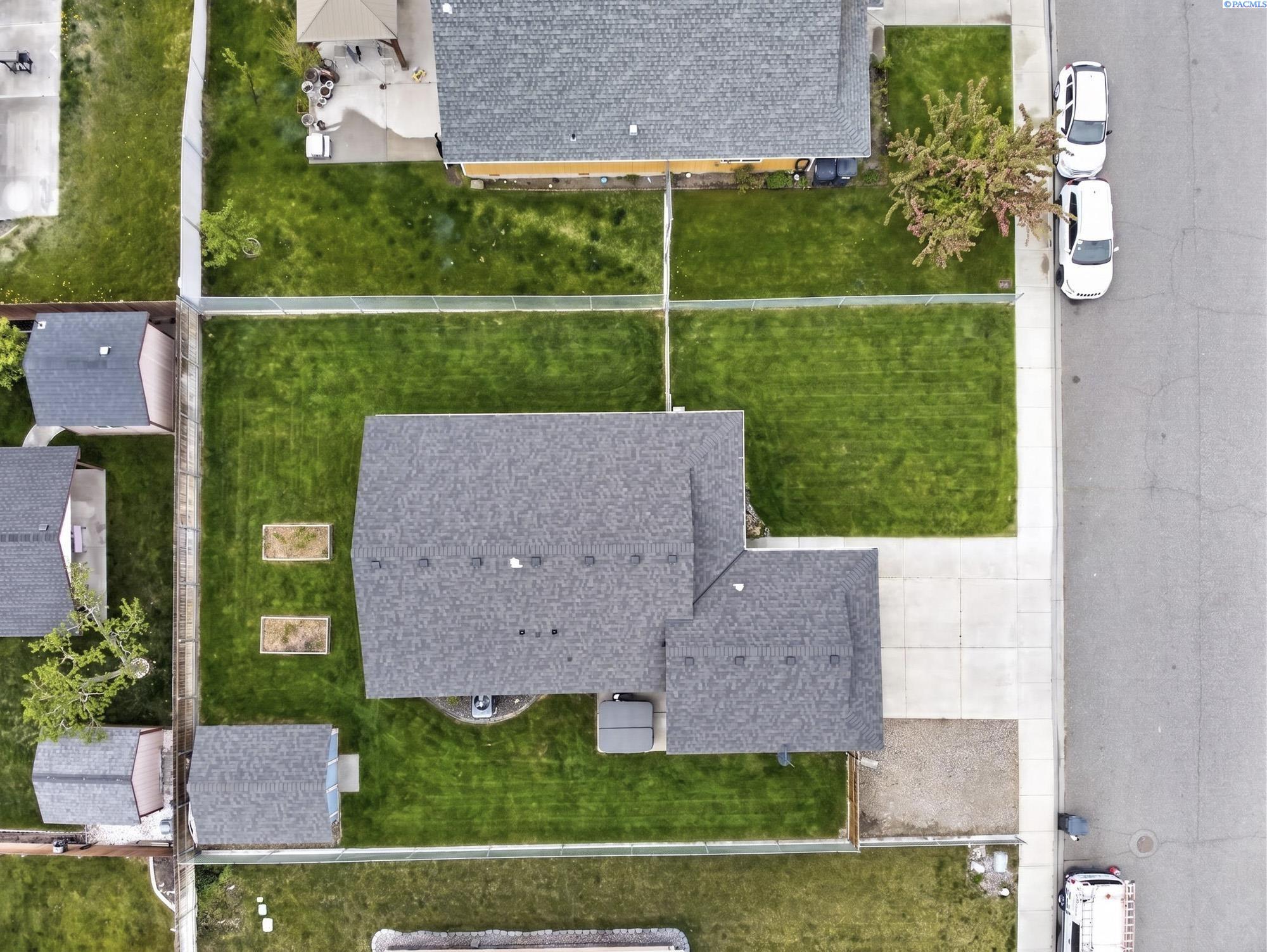 8212 Whidbey Dr, Pasco, WA 99301