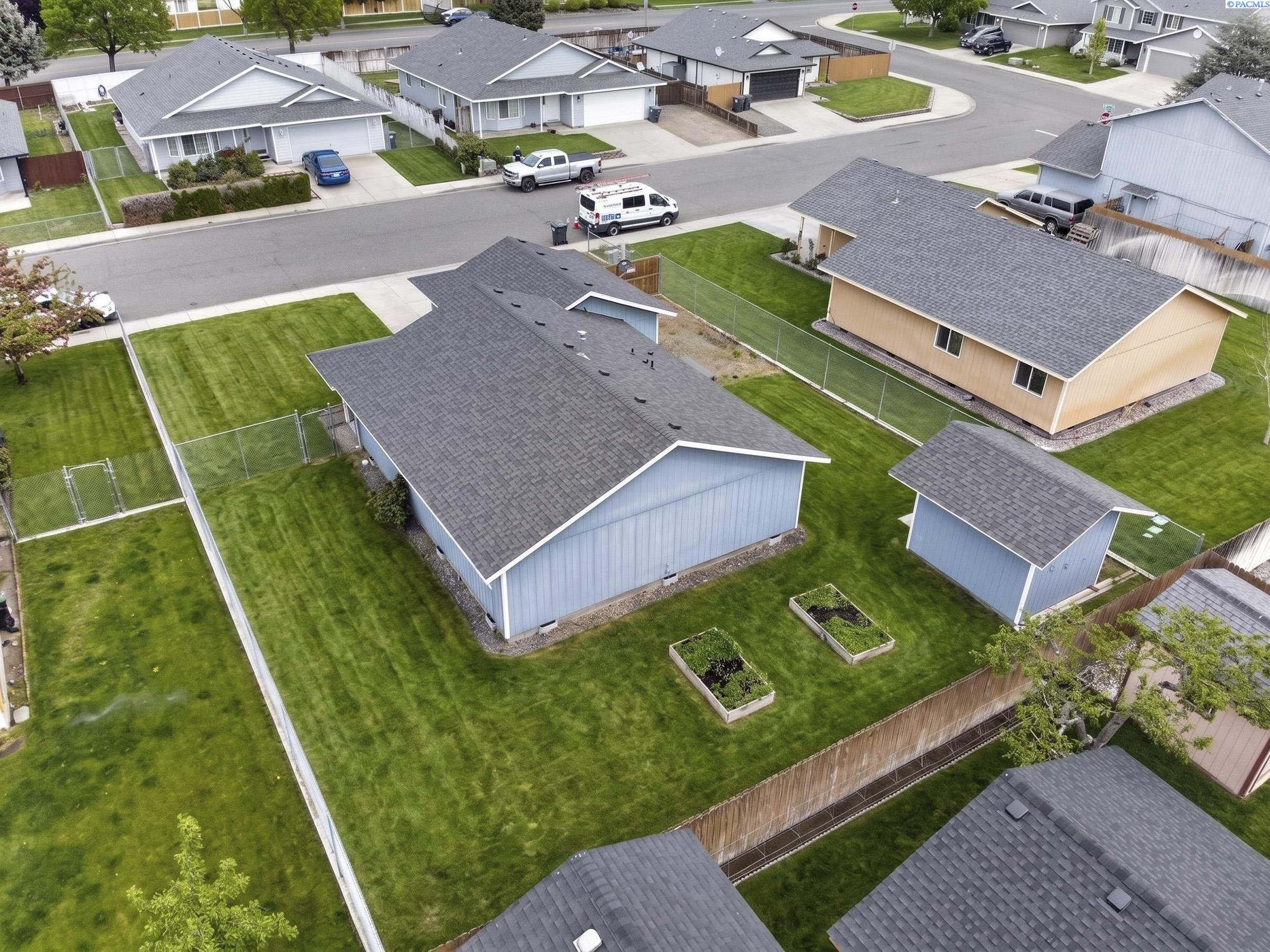 8212 Whidbey Dr, Pasco, WA 99301