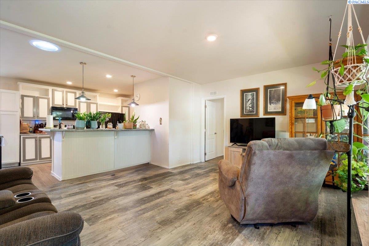 31 Mercury Dr, Richland, WA 99354