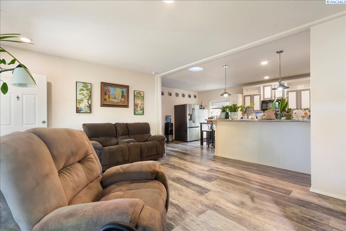 31 Mercury Dr, Richland, WA 99354