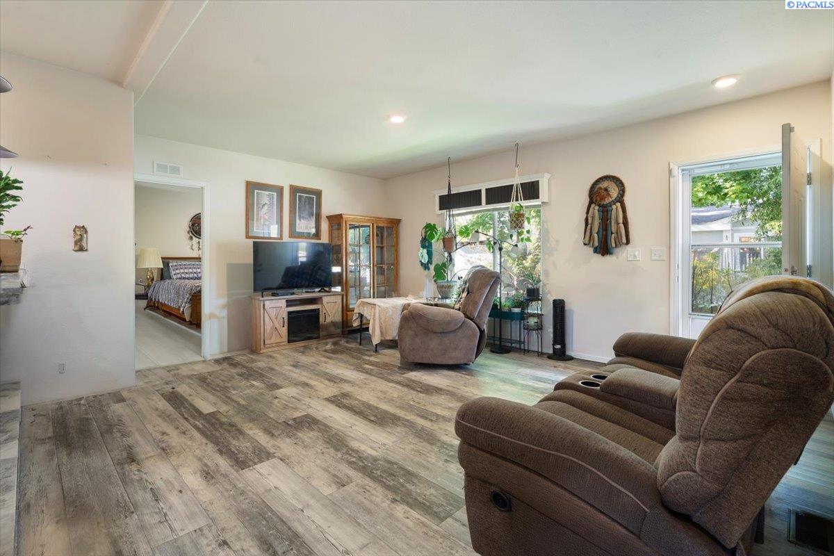 31 Mercury Dr, Richland, WA 99354