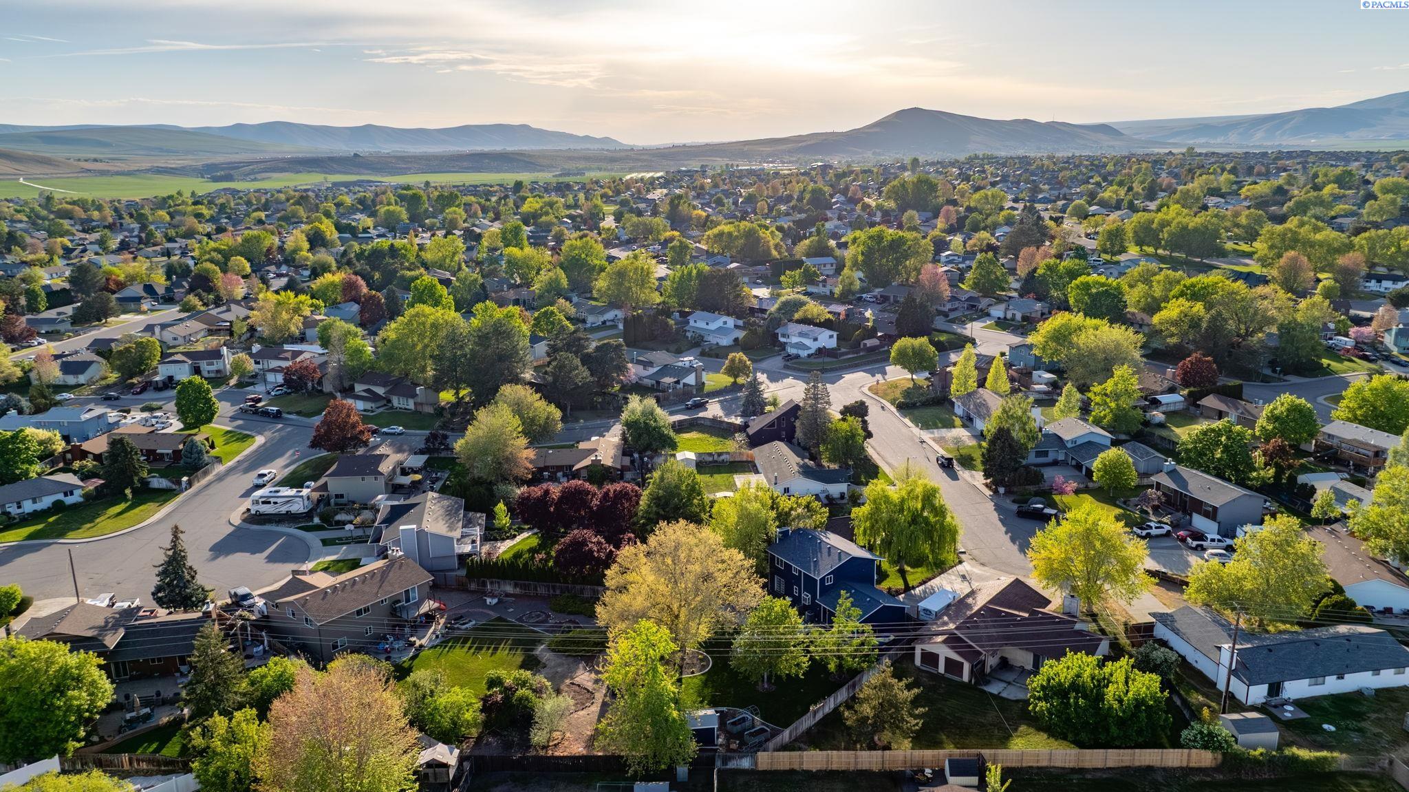 4615 Robin Ct, West Richland, WA 99353