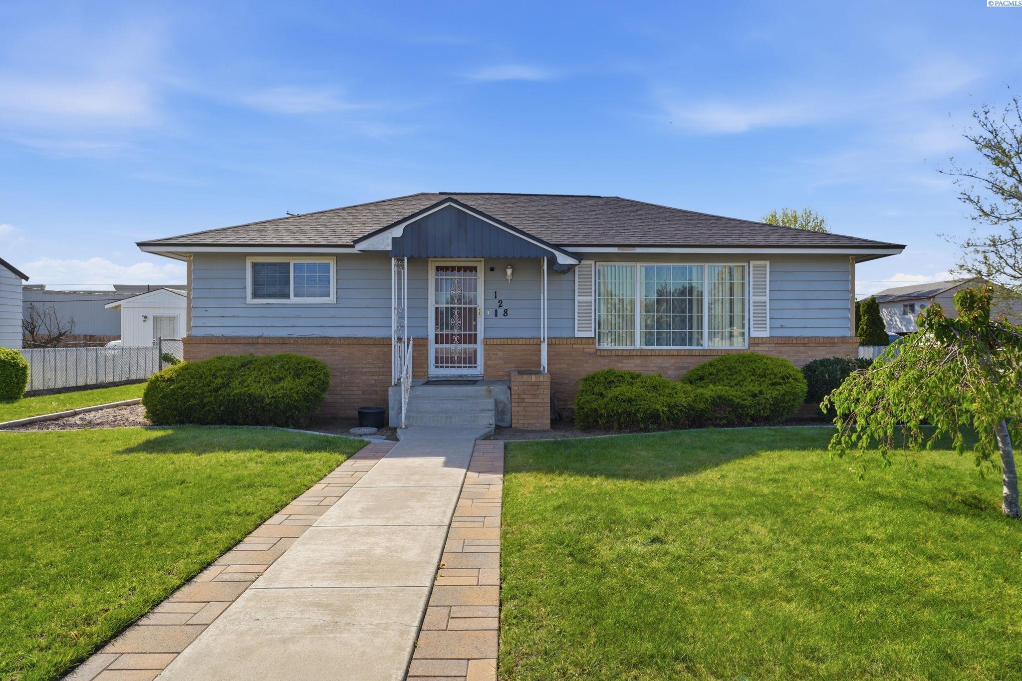 128 N Wehe Ave, Pasco WA 99301