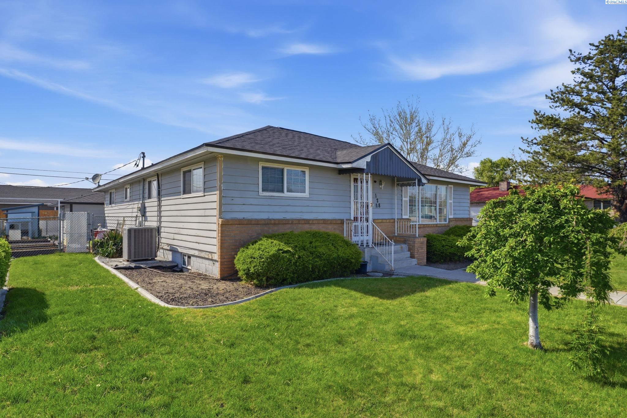 128 Wehe Ave, Pasco, WA 99301