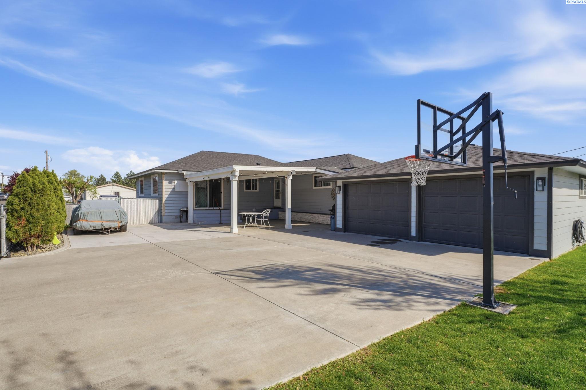 128 Wehe Ave, Pasco, WA 99301