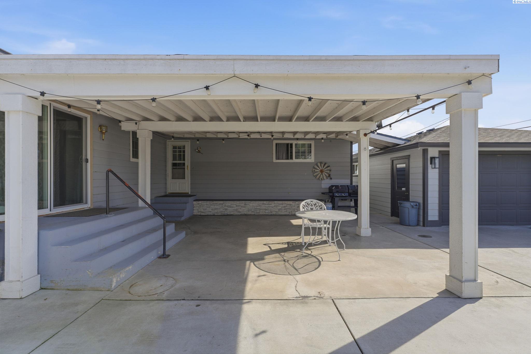 128 Wehe Ave, Pasco, WA 99301