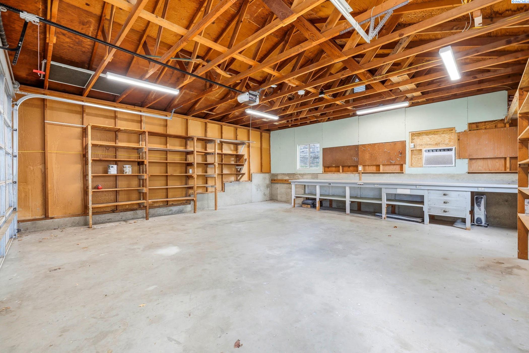 82 Hodges Ct, Richland, WA 99354