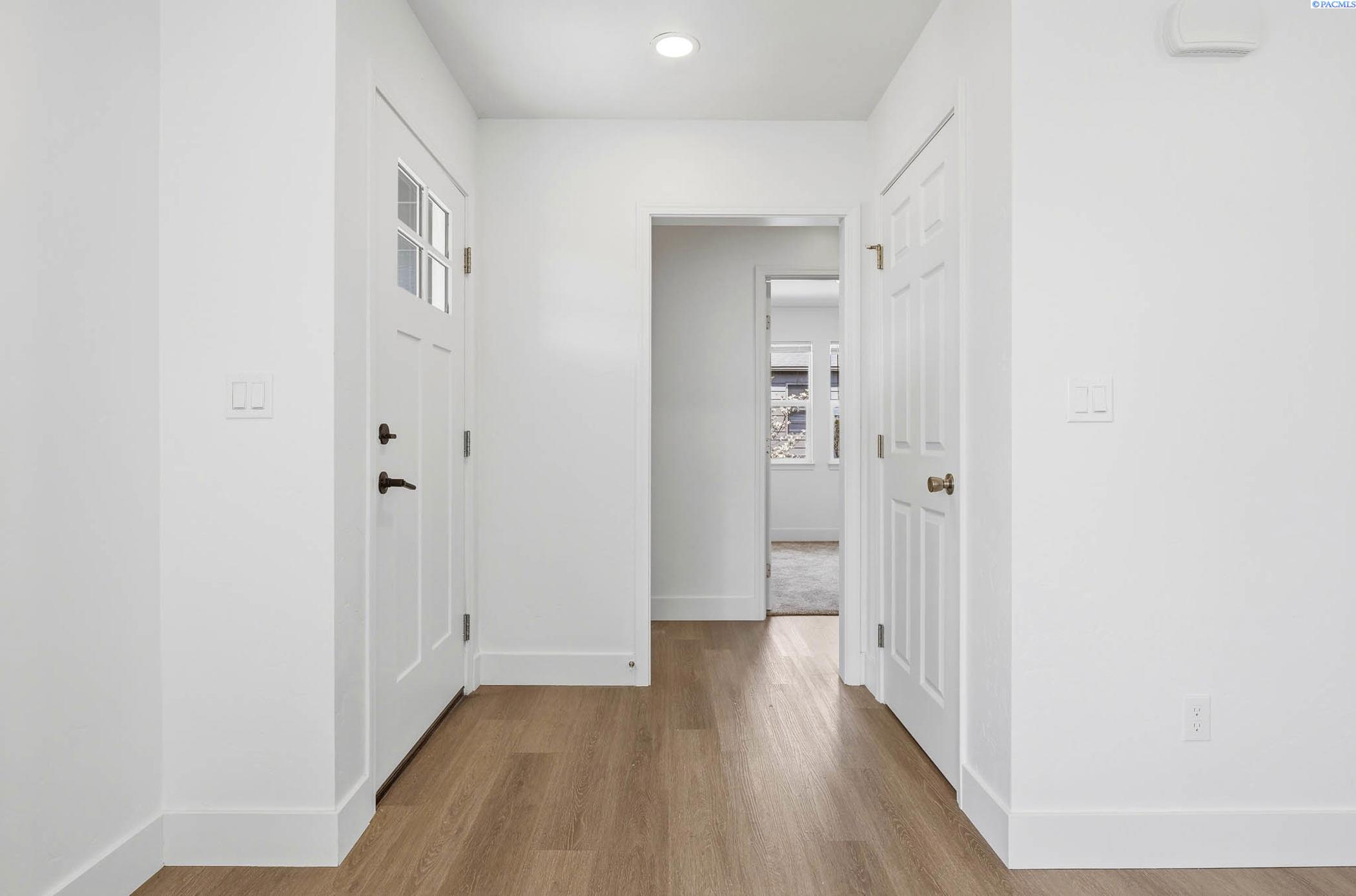 82 Hodges Ct, Richland, WA 99354