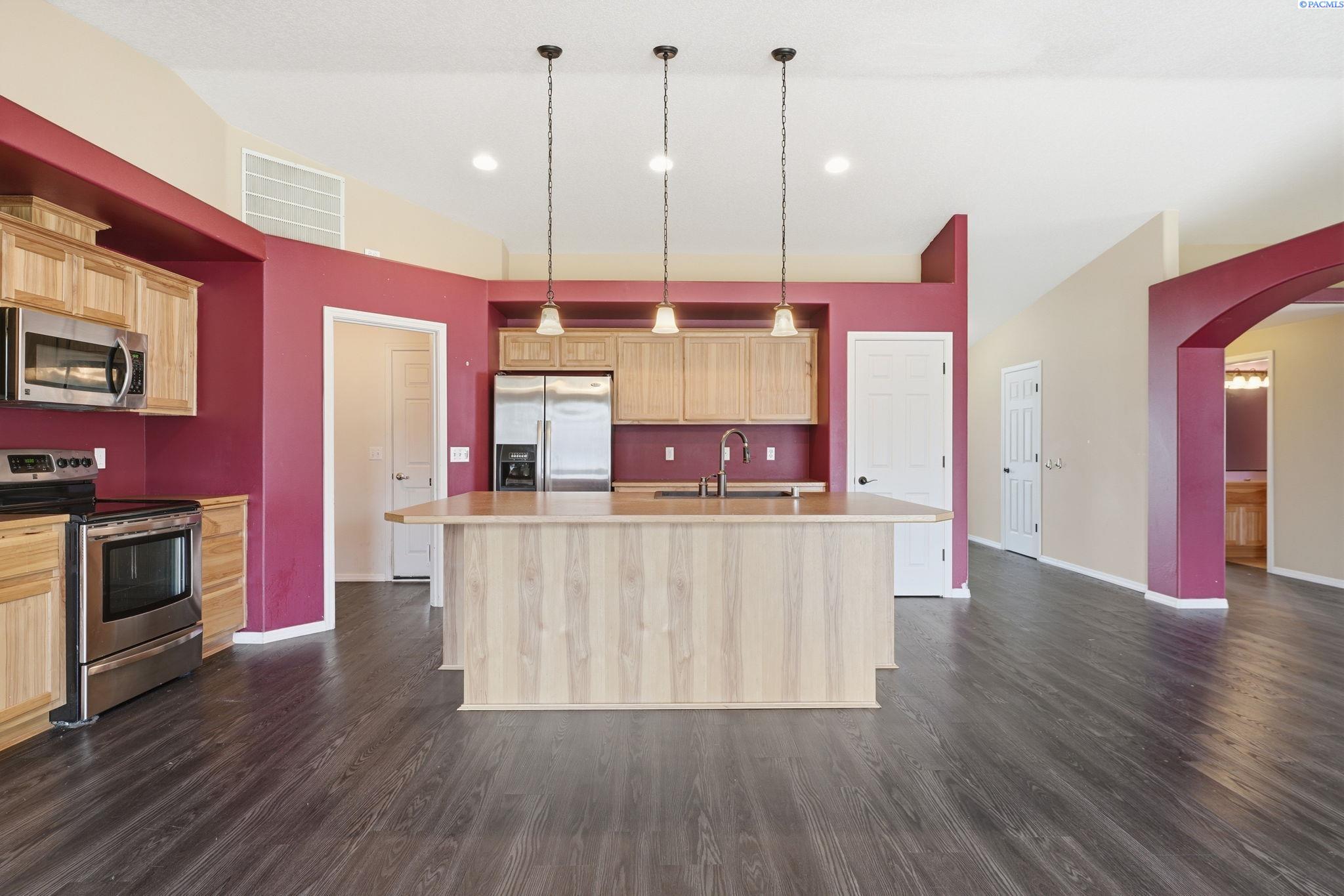 6101 Bulldog Ln, Pasco, WA 99301