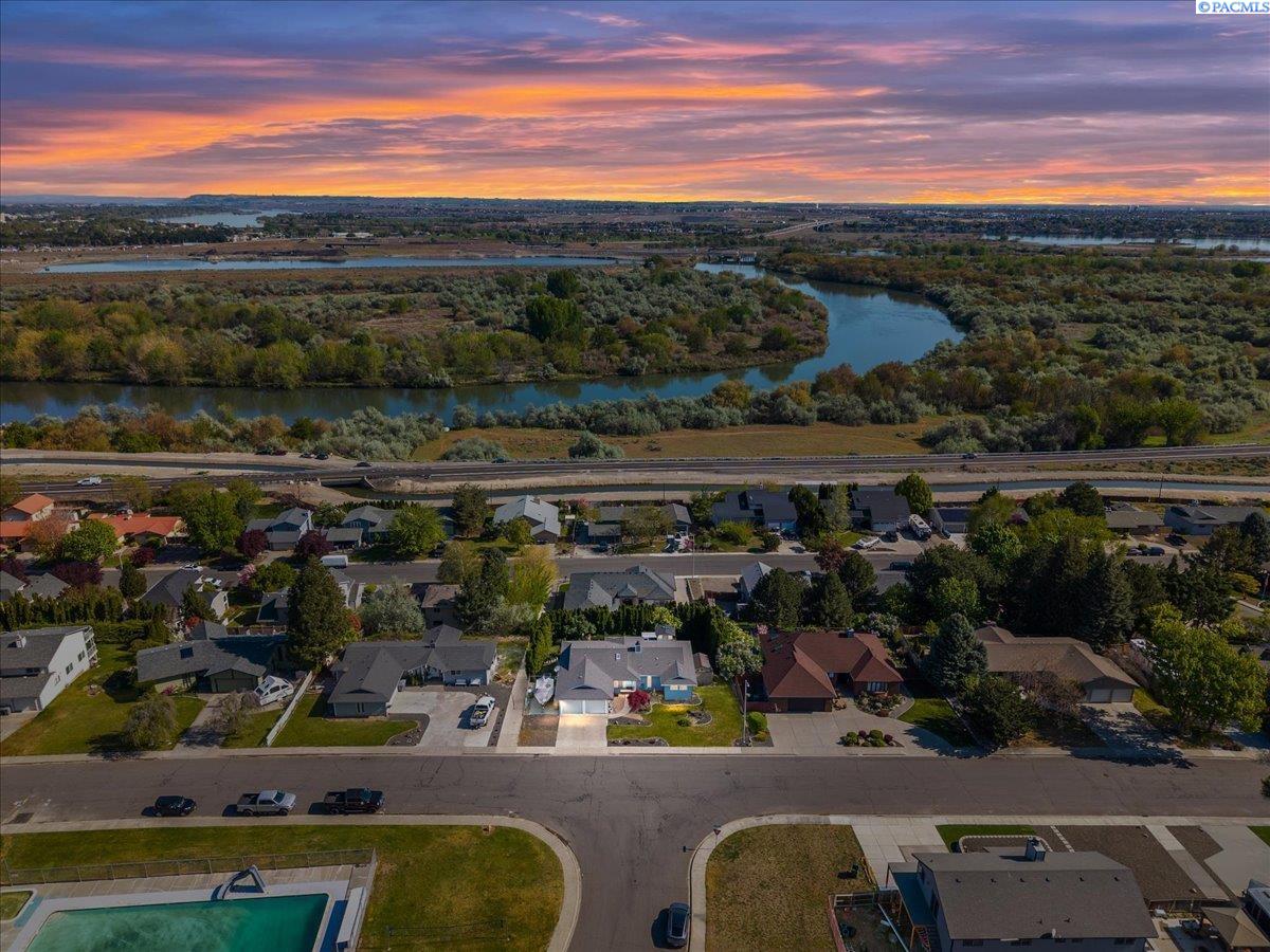 190 Edgewood Dr, Richland WA 99352