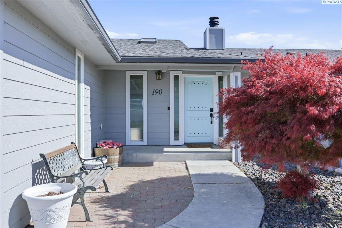 190 Edgewood Dr, Richland, WA 99352