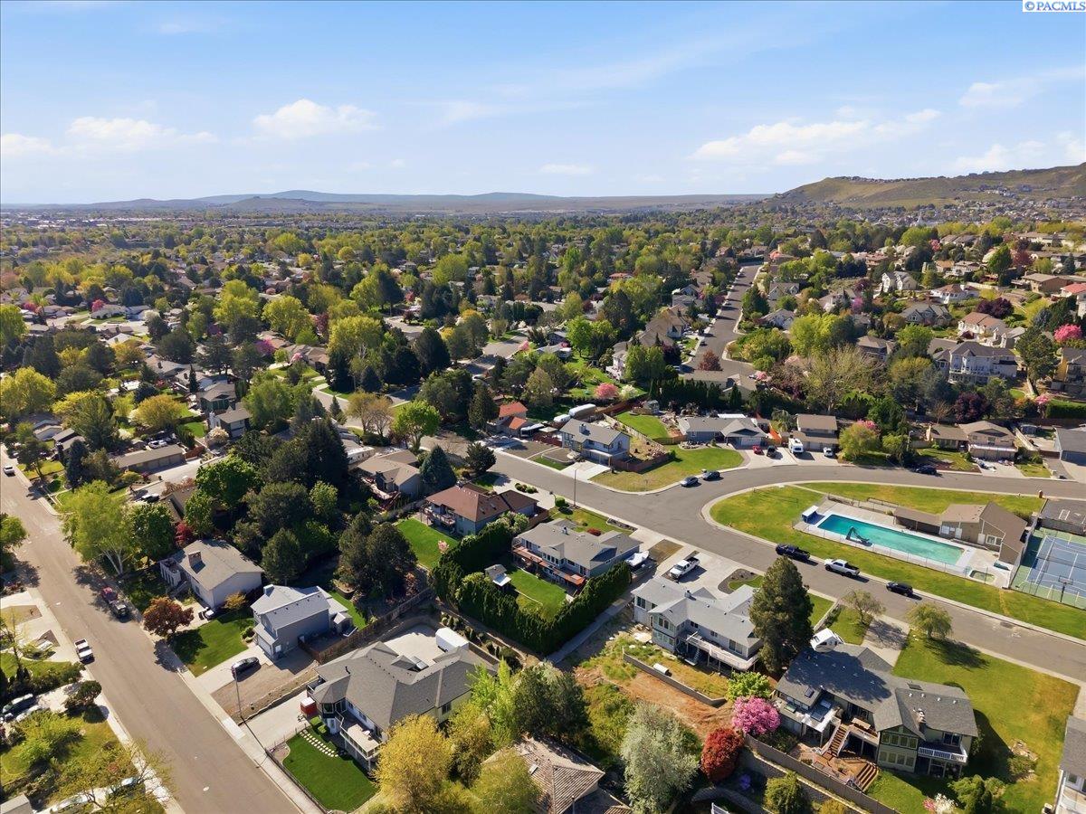 190 Edgewood Dr, Richland, WA 99352