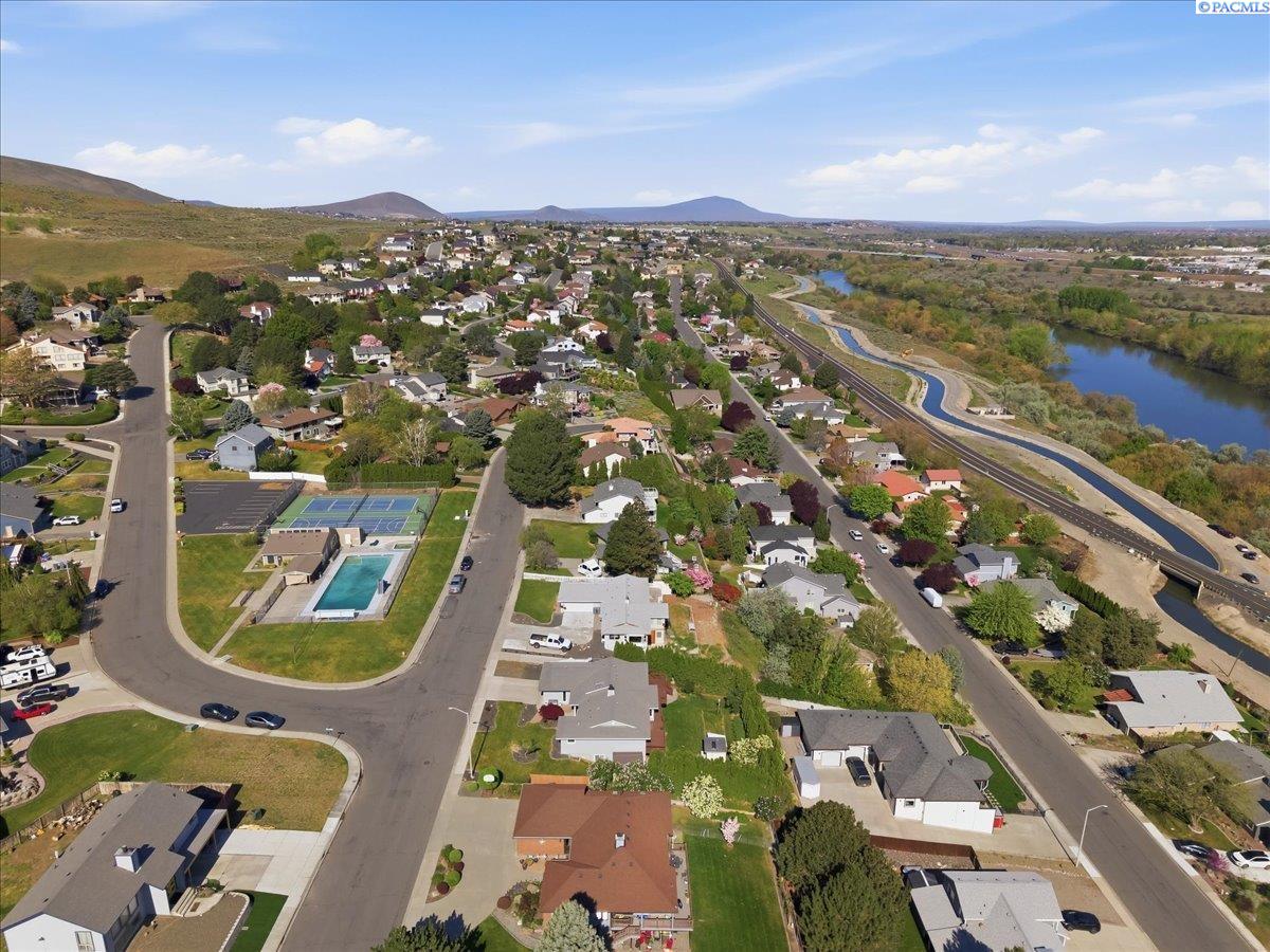 190 Edgewood Dr, Richland, WA 99352