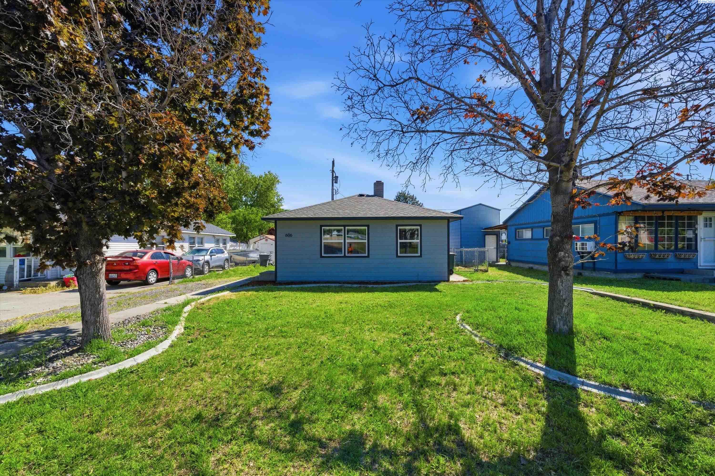 606 Wright Ave, Richland, WA 99352-4217
