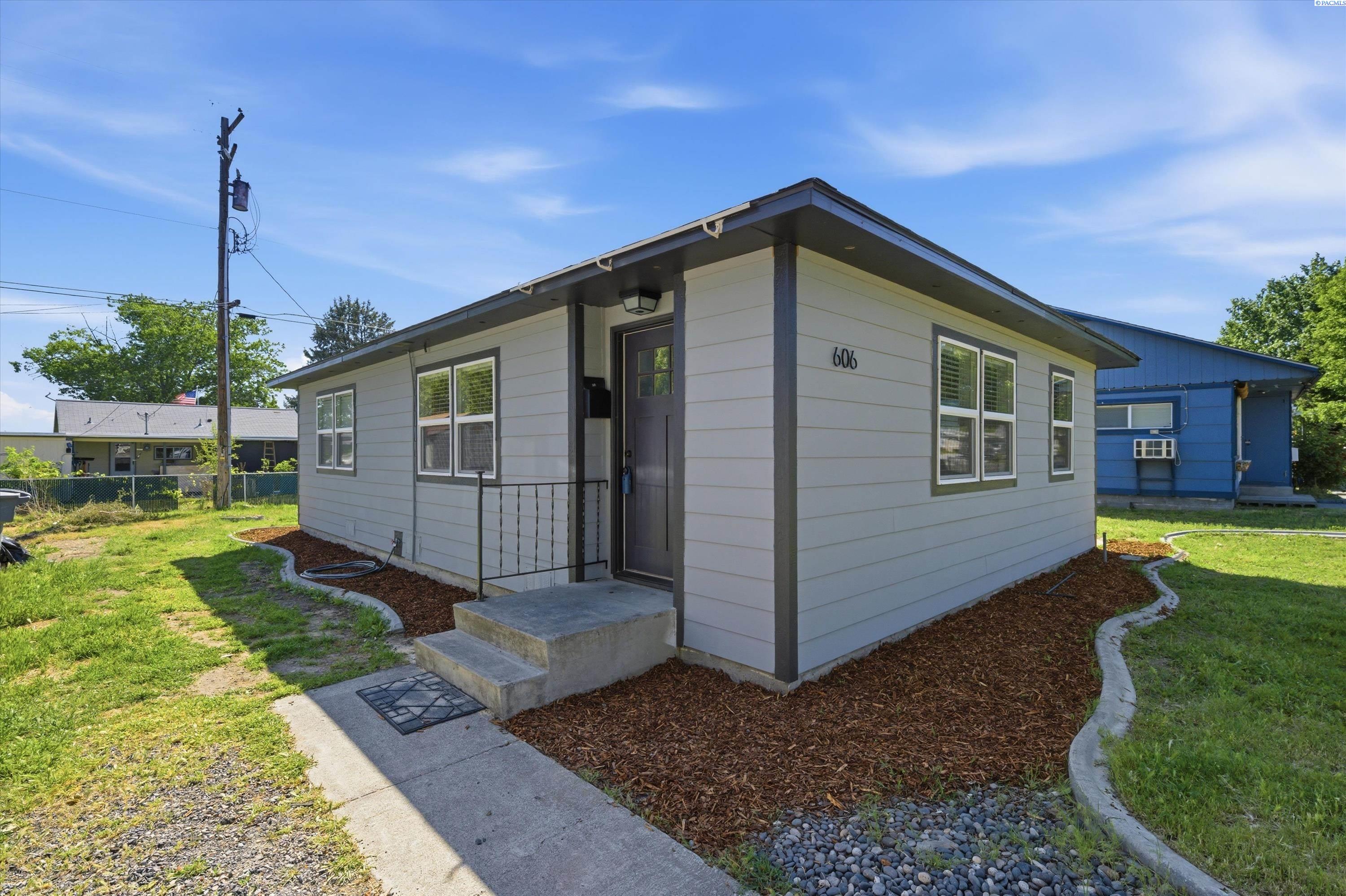 606 Wright Ave, Richland, WA 99352-4217