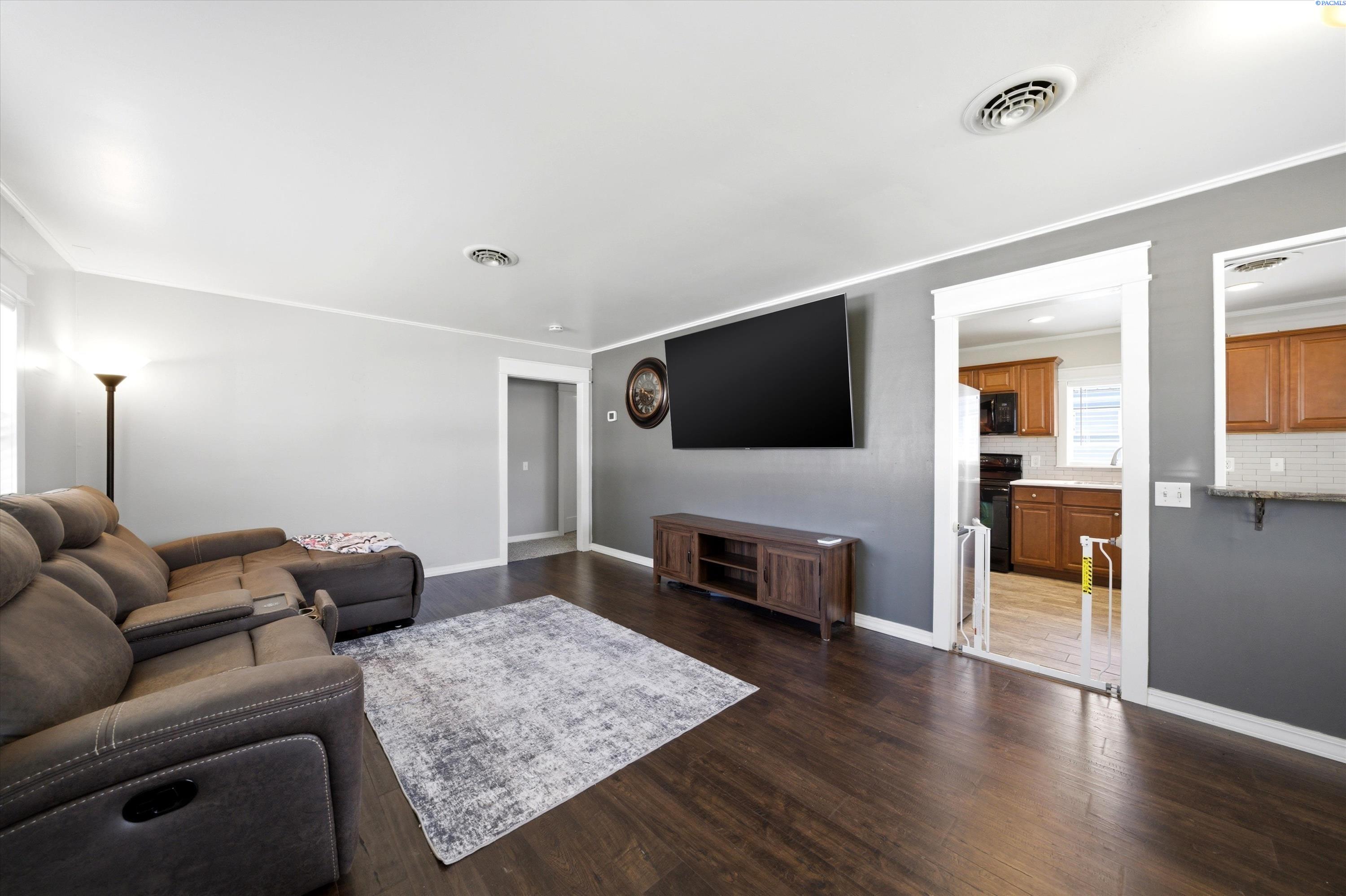 606 Wright Ave, Richland, WA 99352-4217