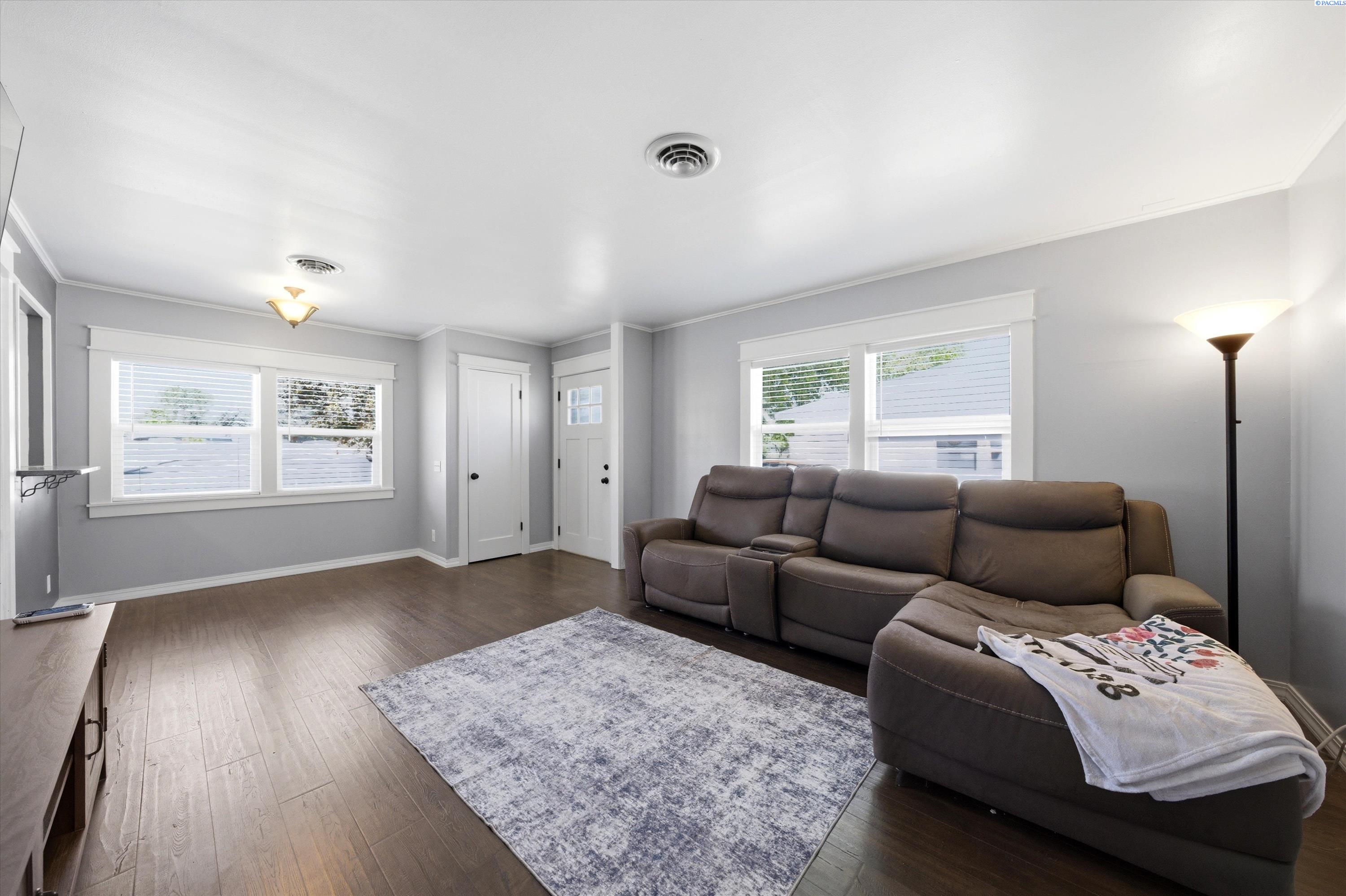 606 Wright Ave, Richland, WA 99352-4217
