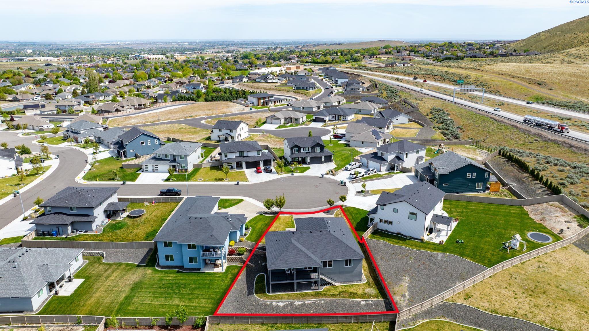 1075 Klamath Ct, Richland, WA 99352