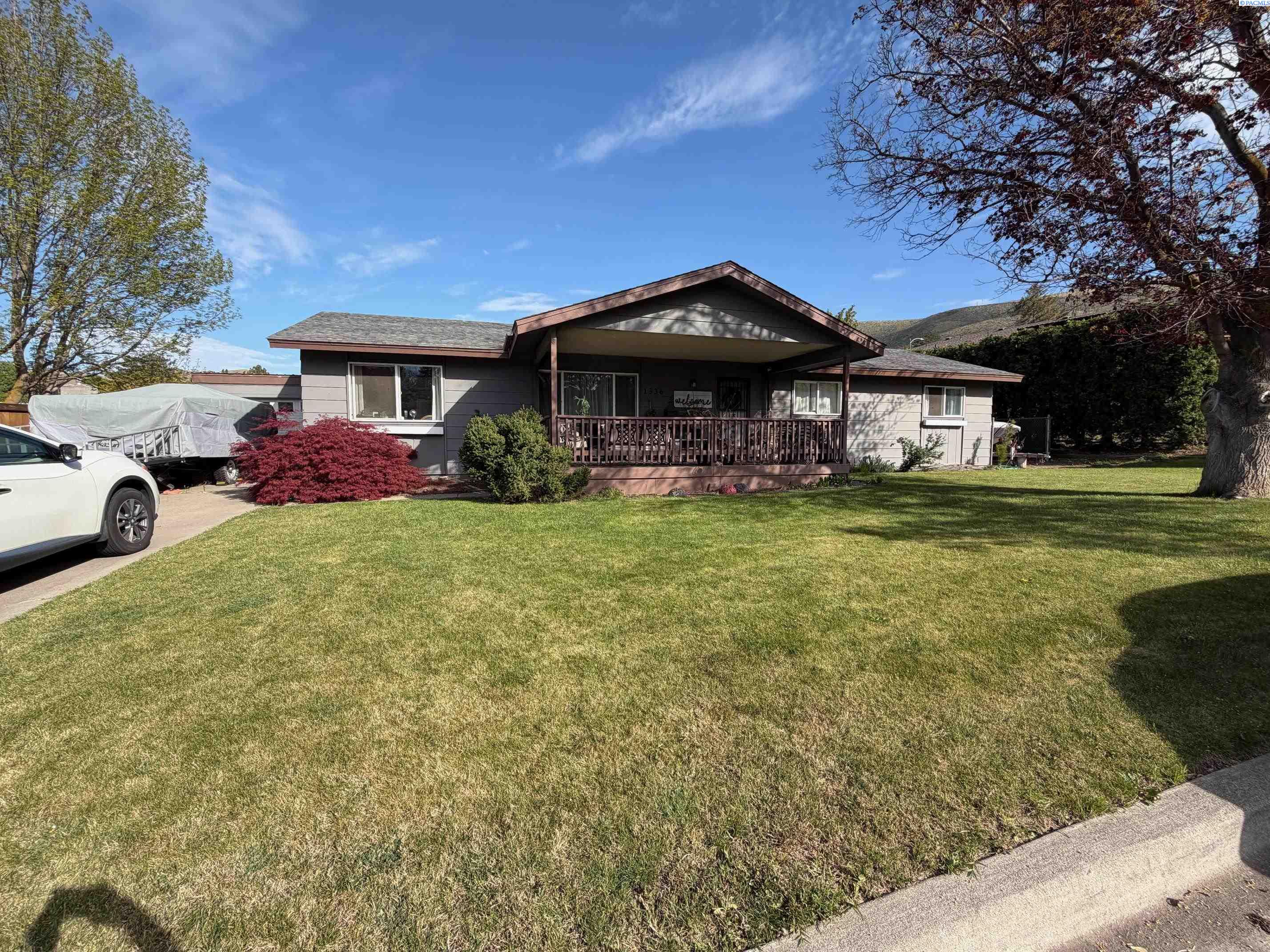 1336 Scenic Dr, Prosser WA 99350