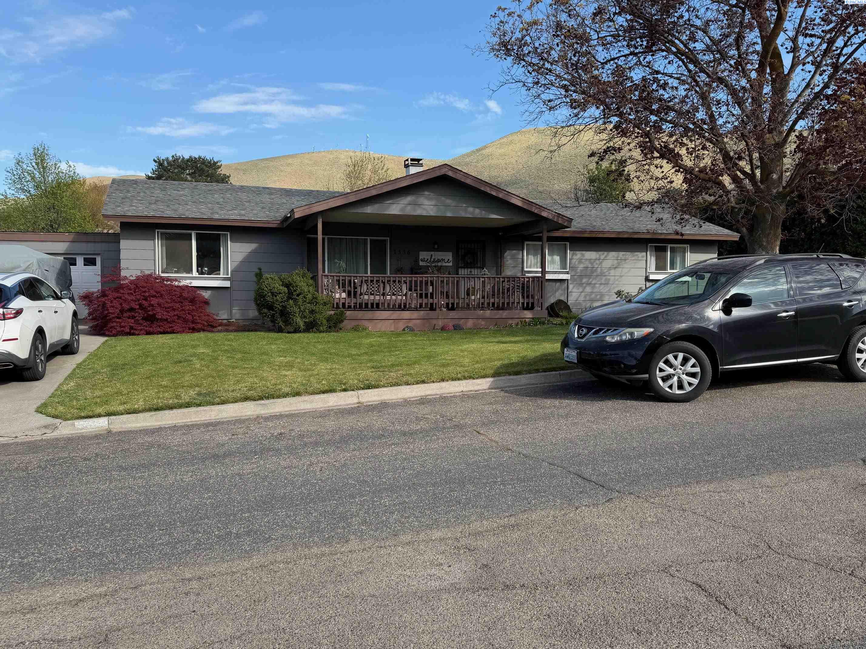 1336 Scenic Dr, Prosser, WA 99350