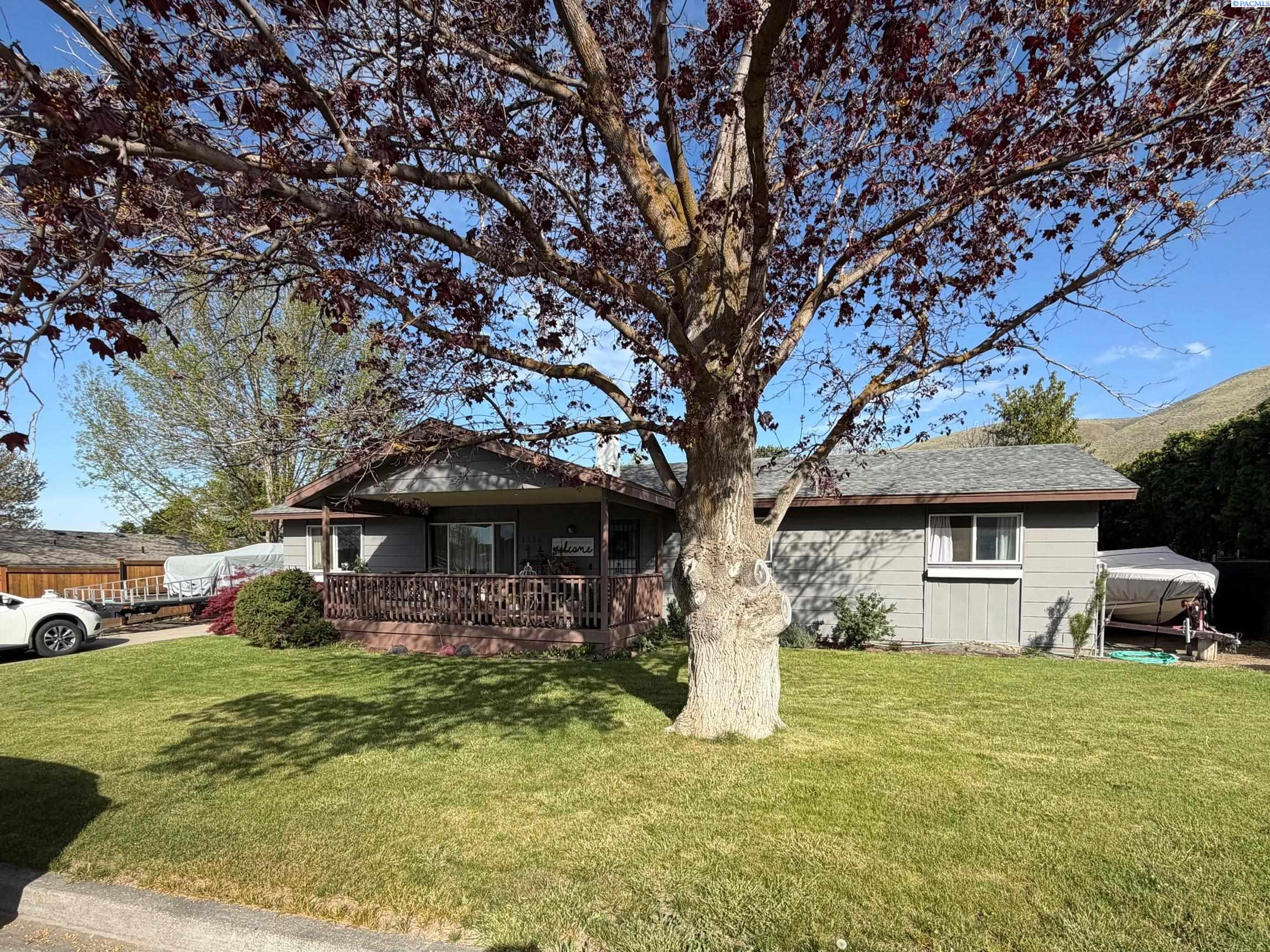 1336 Scenic Dr, Prosser, WA 99350