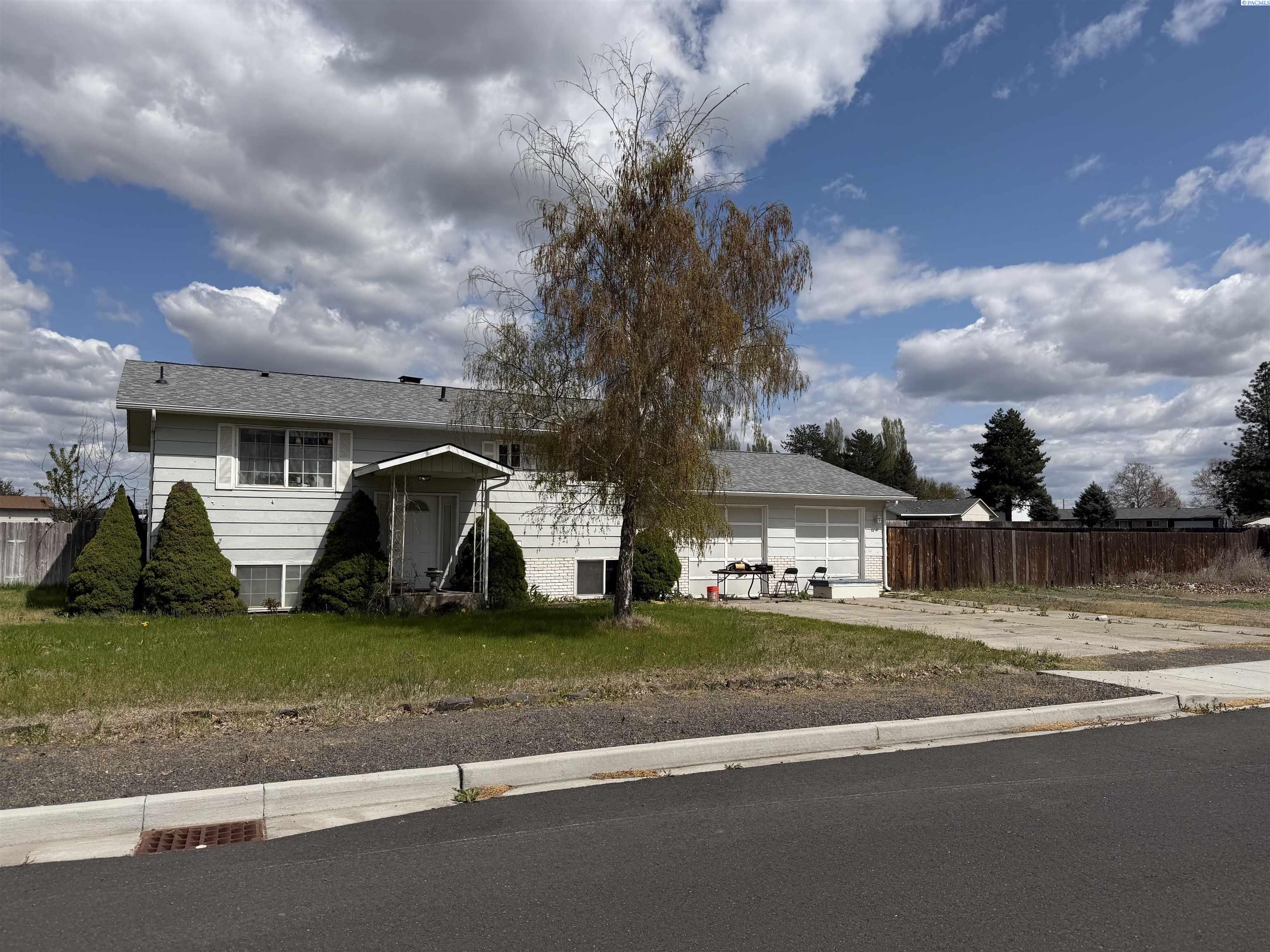 440 Birch St, Connell, WA 99326