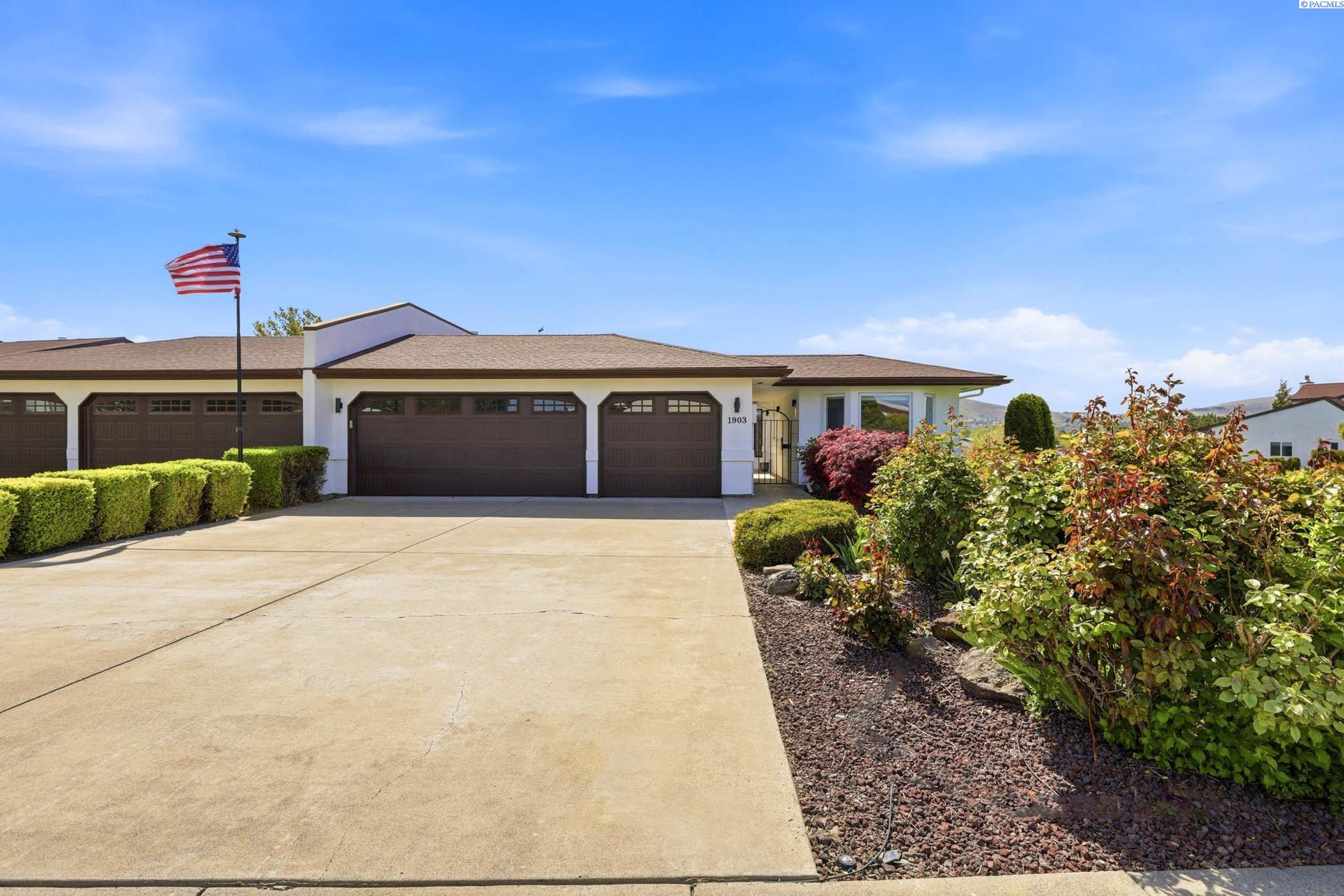 1903 Meadows Dr North, Richland, WA 99352