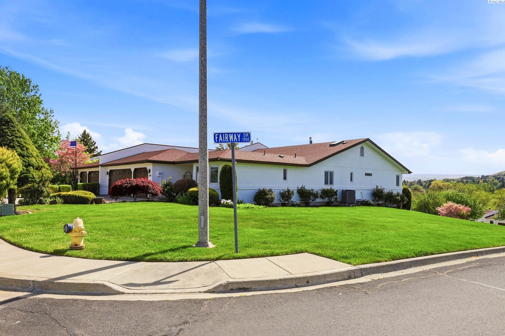 1903 Meadows Dr North, Richland, WA 99352